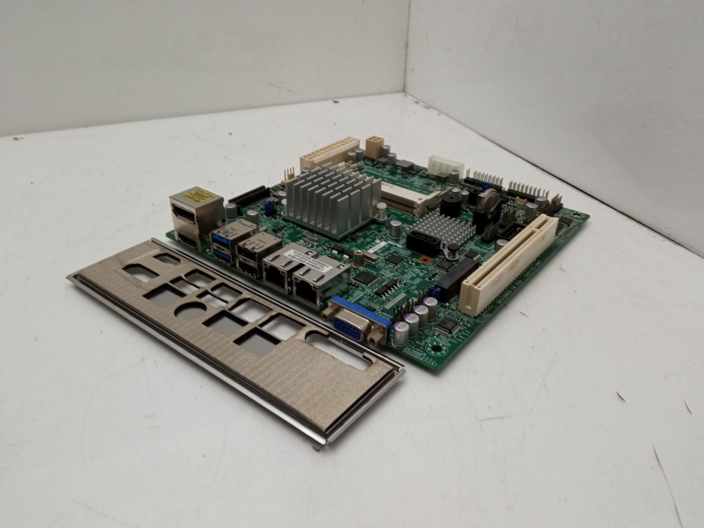 SuperMicro X9SCAA Intel Atom N2800 DDR3 Mini-ITX Motherboard With I/O Shield