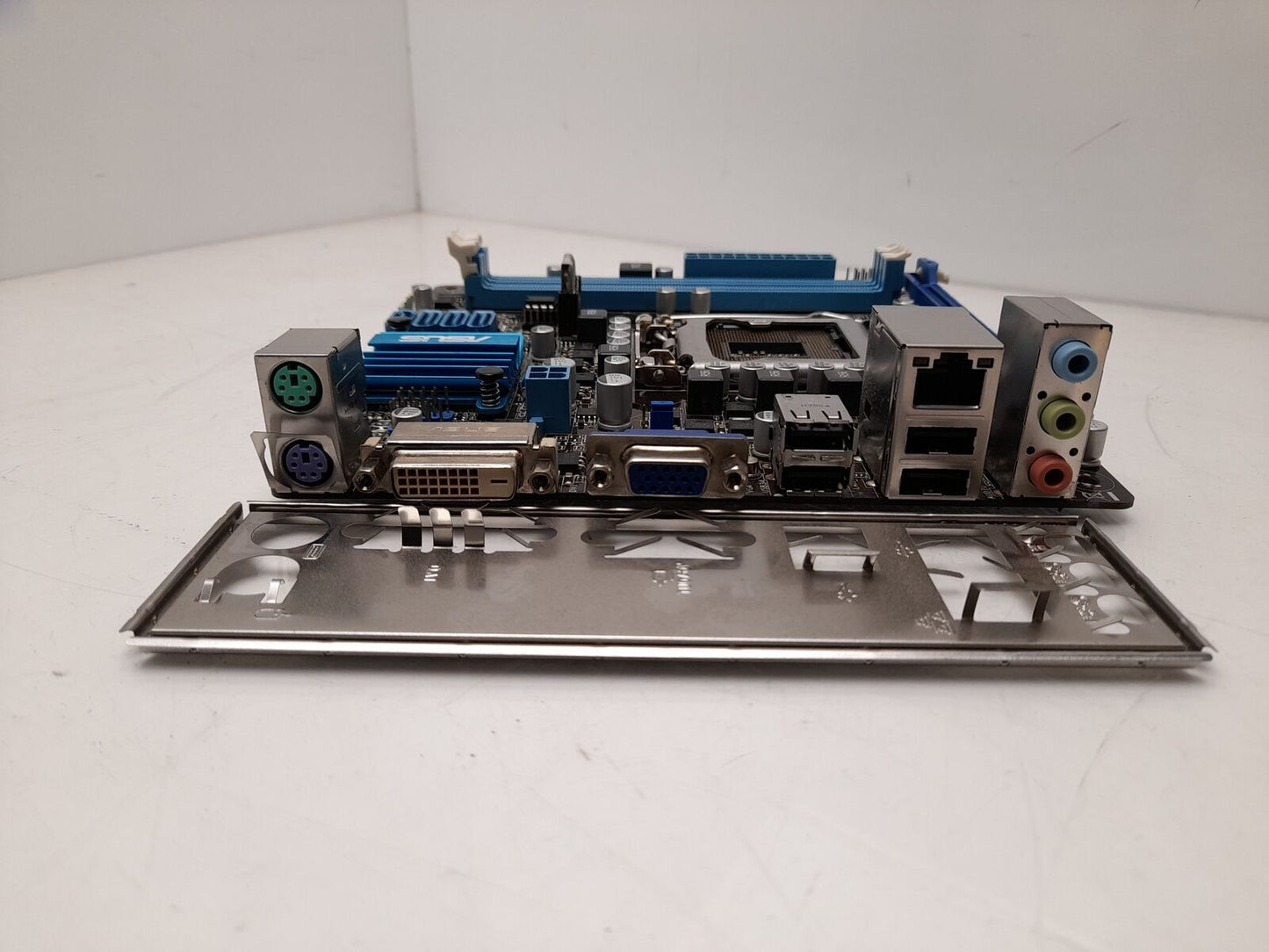 ASUS P8H61-I LX R2.0/RM/SI LGA1155 DDR3 Mini-ITX Motherboard with I/O Shield