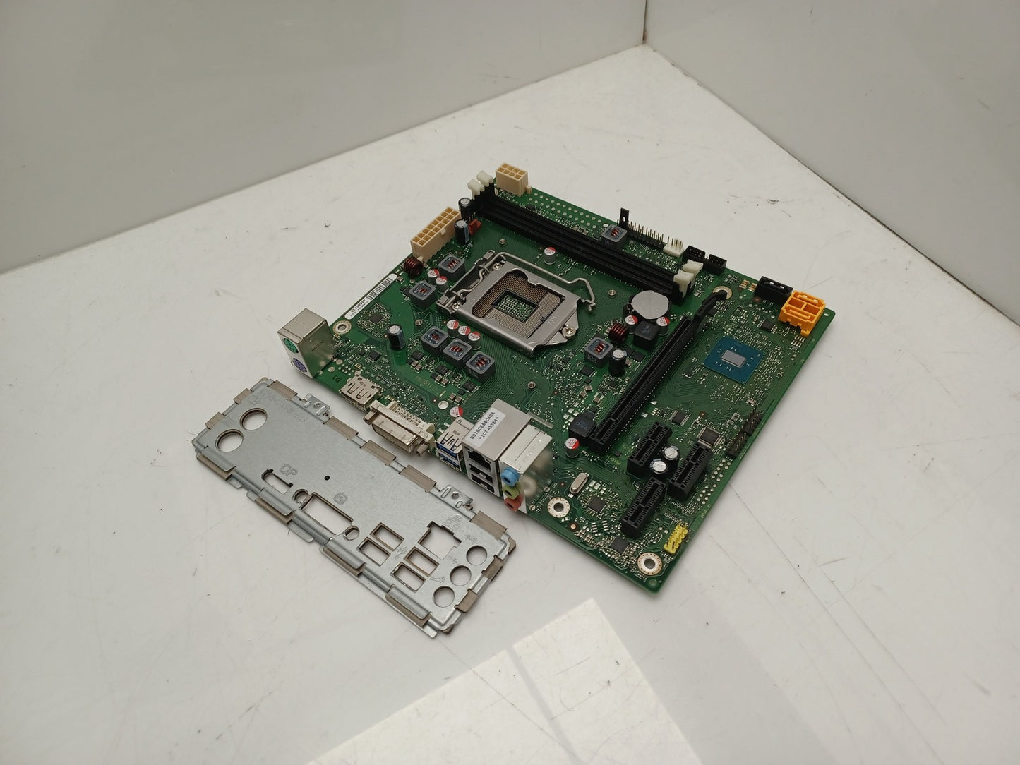 Fujitsu D3400-A11 GS 1 Socket LGA 1151 DDR4 M-ATX Motherboard with I/O Shield
