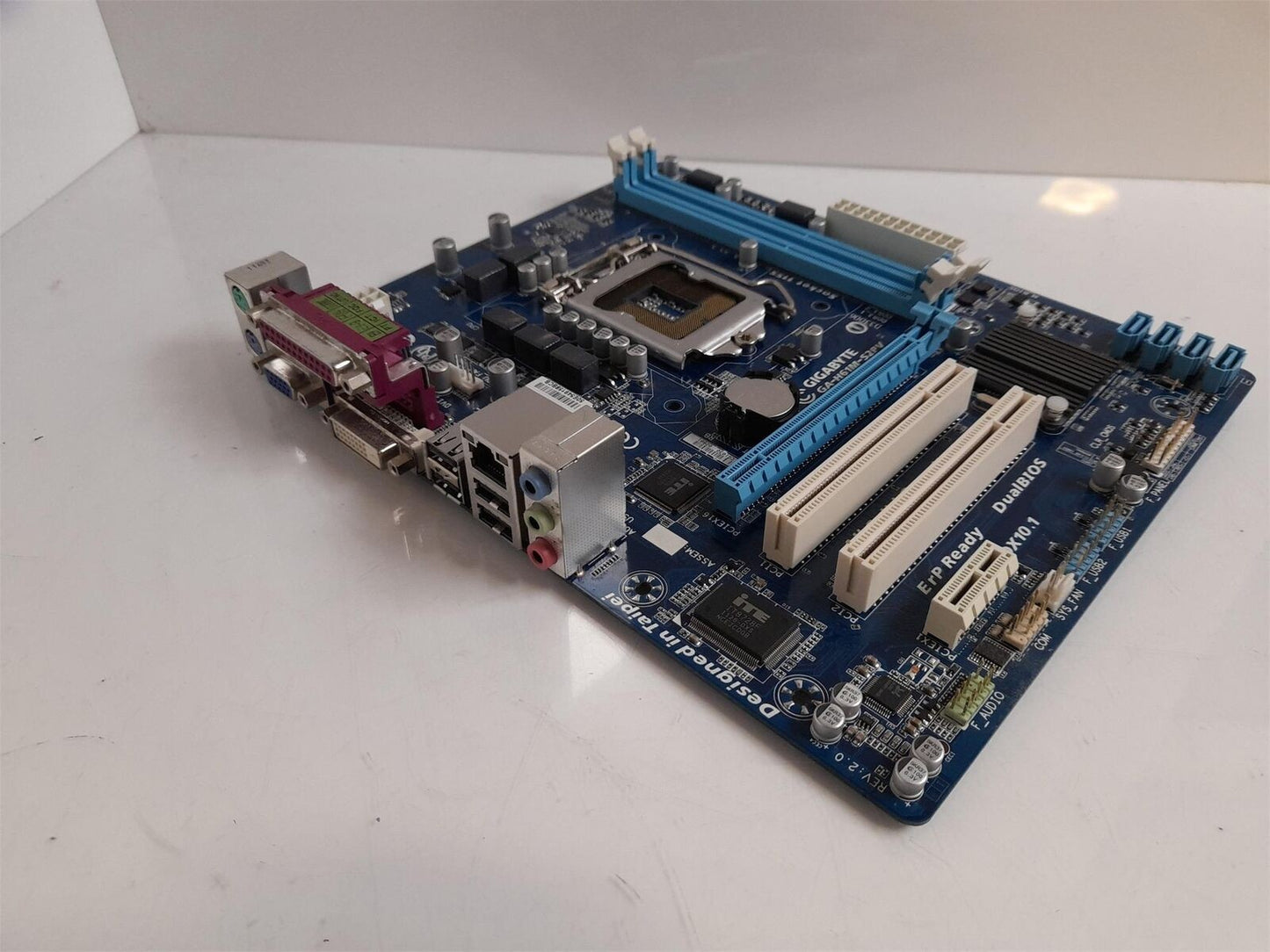 Gigabyte GA-H61M-S2PV Socket LGA1155 DDR3 Micro ATX Motherboard