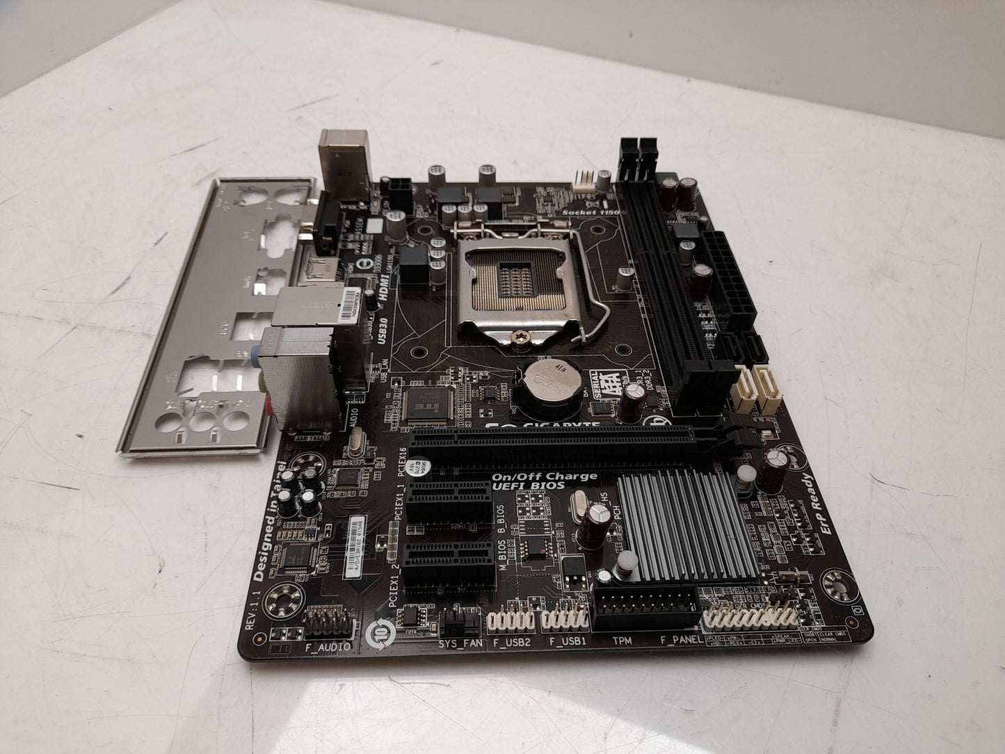 Gigabyte GA-H81M-H Socket LGA1150 DDR3 PCi-E Motherboard With I/O Shield