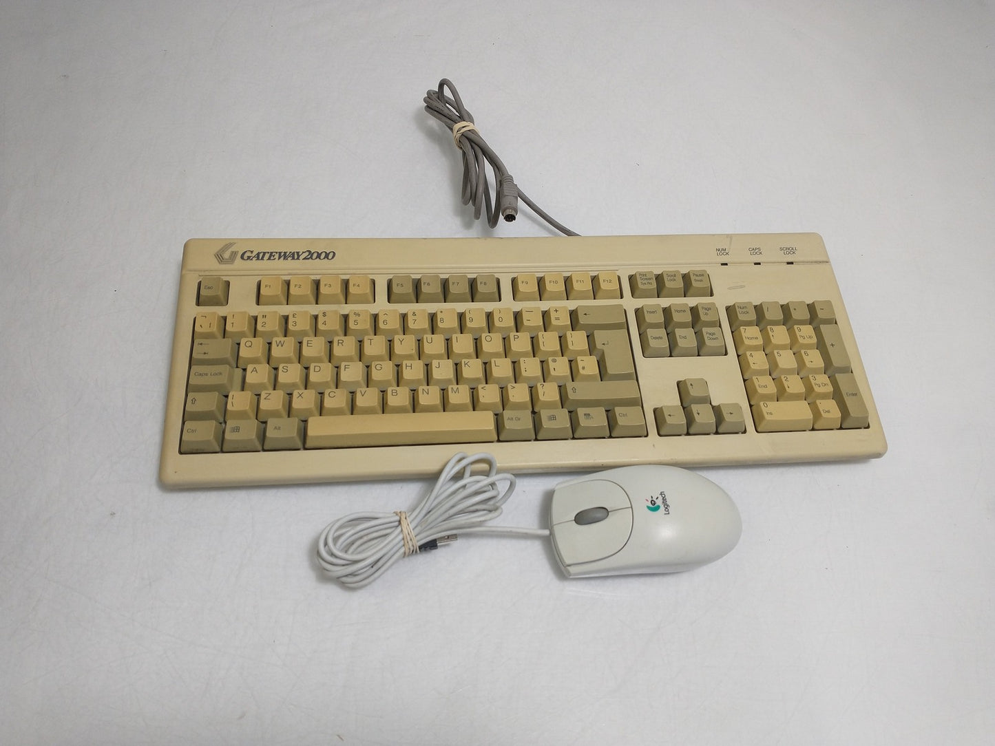 Vintage Compaq Deskpro EN PC Pentium III 933 MHz 384MB 40GB HDD With CRT