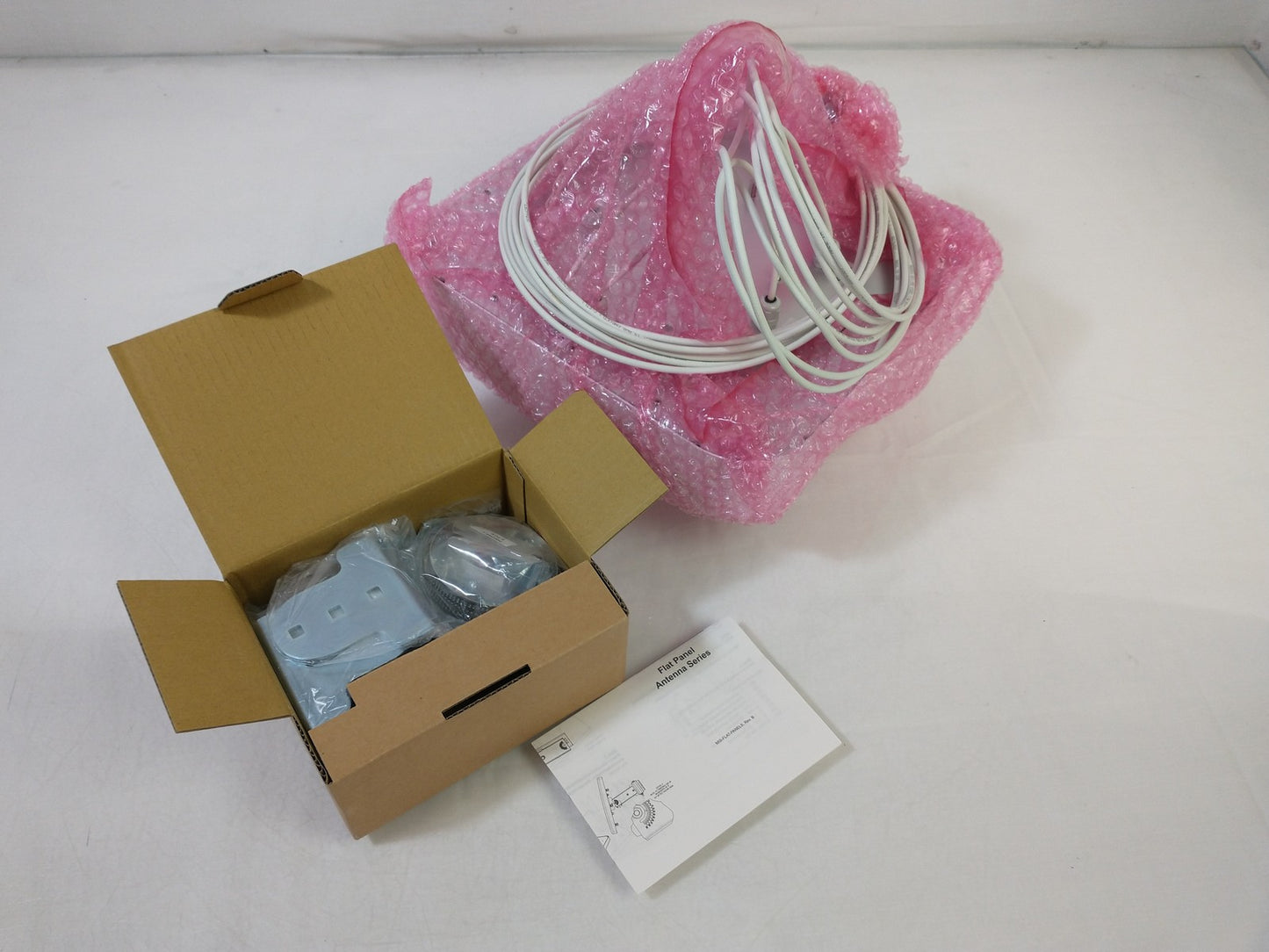 Extreme Networks WS-AI-DE10055 2.4/5GHz Eight Feed 55 Degree Sector Antenna