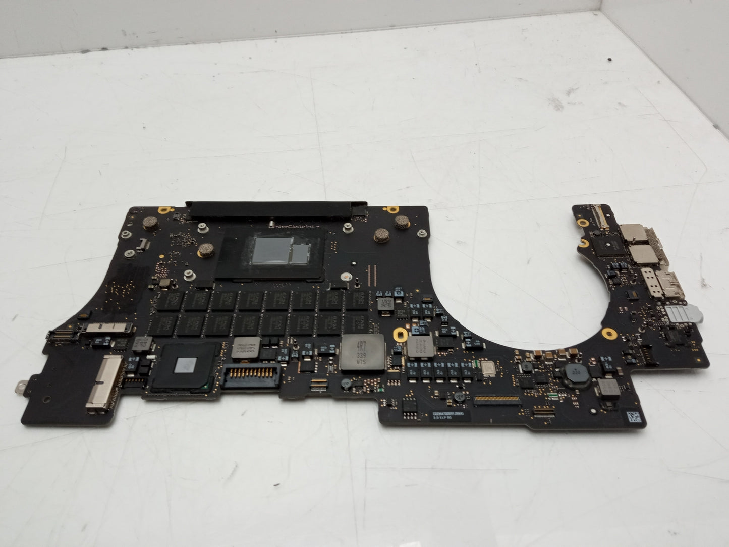 Apple MacBook Pro A1398 15" Logic Board 2.00 GHz 8GB 820-3662-03 - Broken Mount