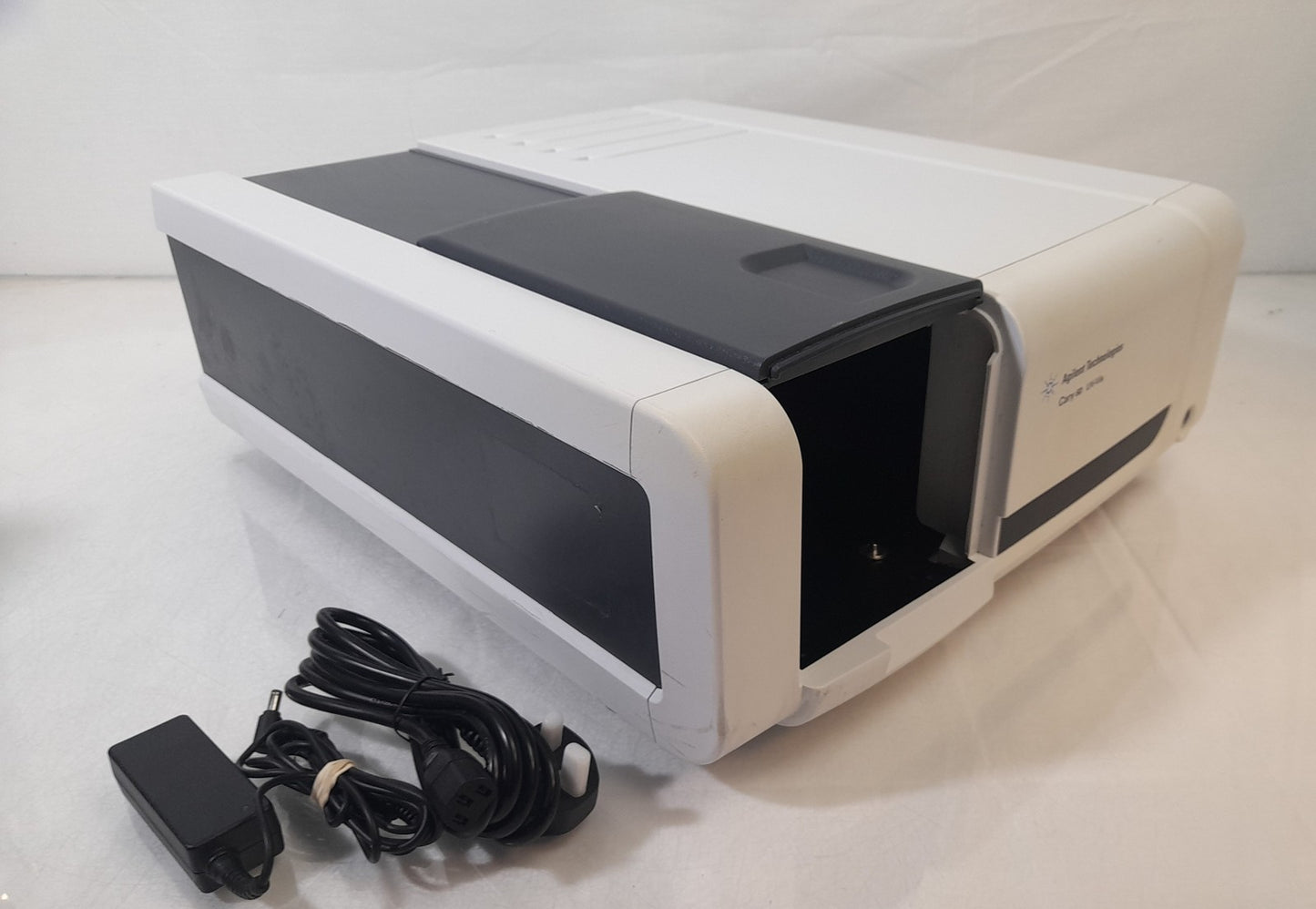 Agilent Technologies G6860A Cary 60 UV-Vis Spectrophotometer - With Power Supply