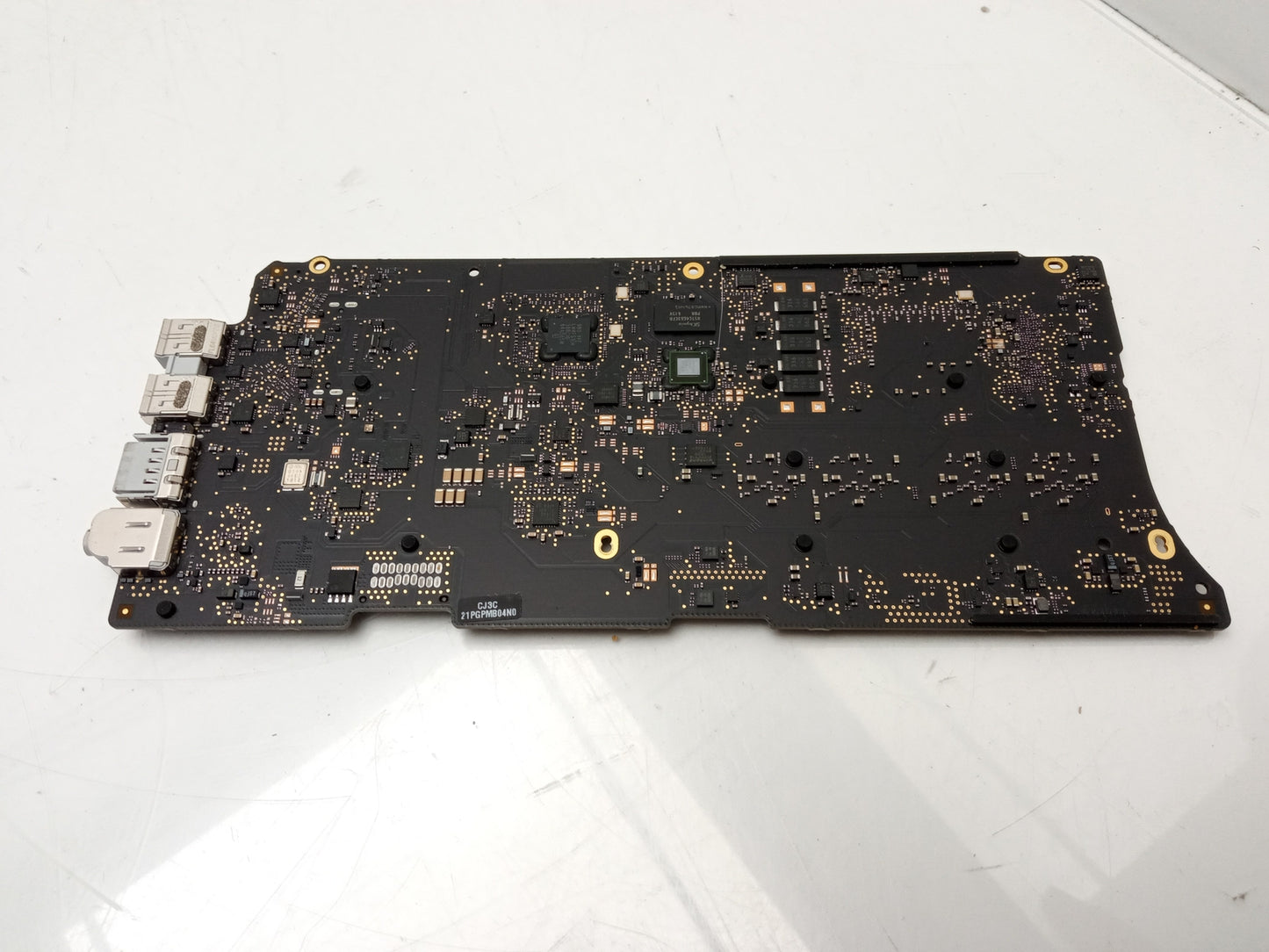 Apple MacBook Pro A1502 Laptop Motherboard i5-5257U 2.70GHz 8GB RAM 820-4924-A