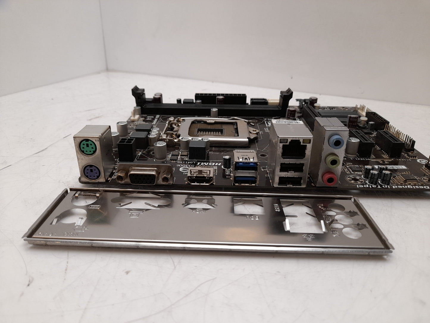 Gigabyte GA-H81M-H Socket LGA1150 DDR3 PCi-E Motherboard With I/O Shield