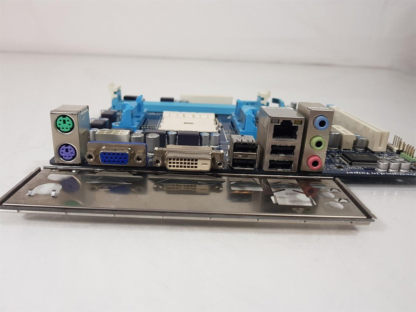 Gigabyte GA-F2A55M-DS2 Socket FM2 DDR3 Micro ATX Motherboard With I/O