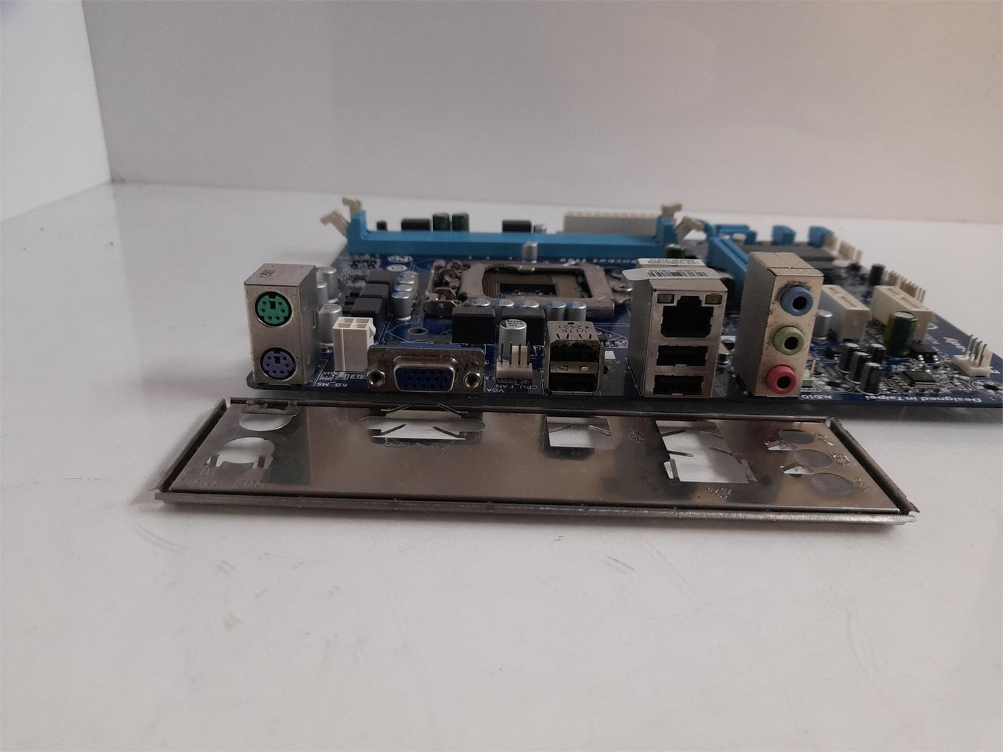 Gigabyte GA-H61M-S1 LGA 1155 Socket DDR3 Micro-ATX Motherboard With I/O Shield