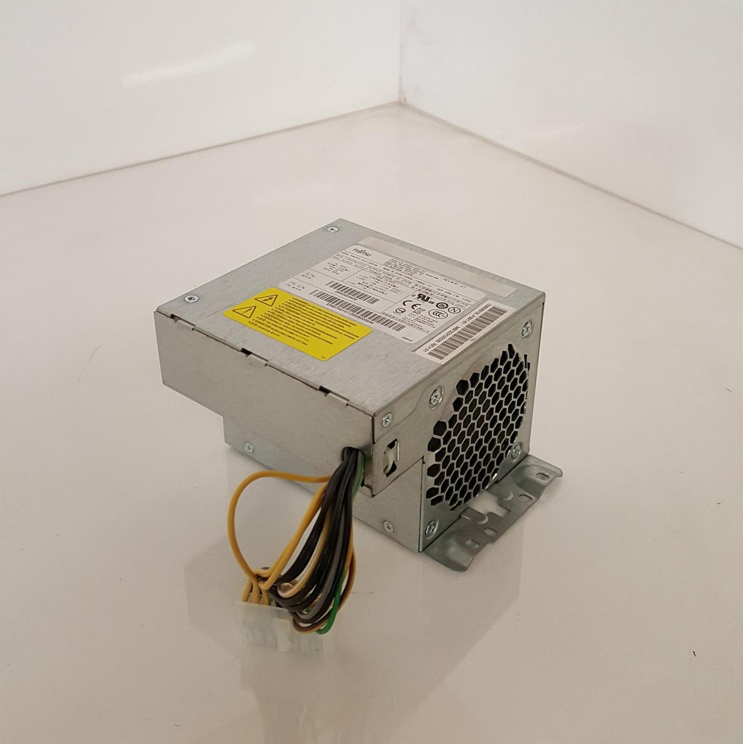 Fujitsu E85+ S26113-E590-V70-01 250W Power Supply Unit
