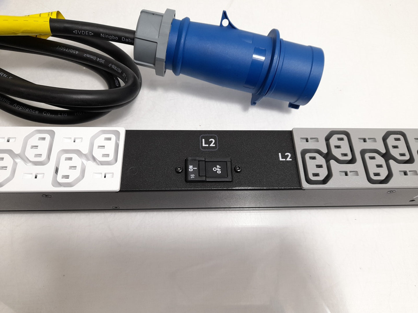 HPE P9Q45A 32A Power Distribution Unit PDU 20x C13 Outlets 866817-015