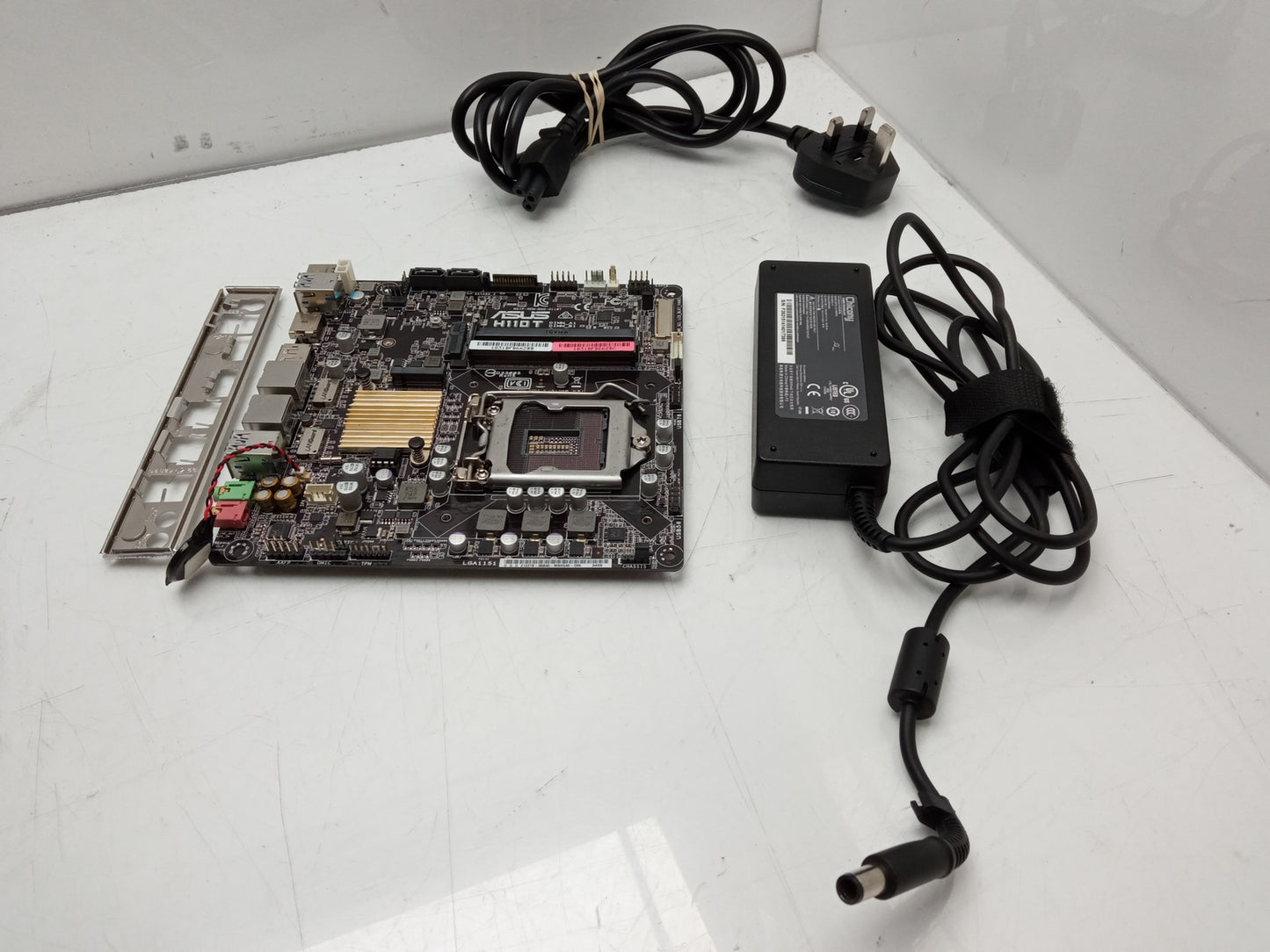 Asus H110T Socket 1151 DDR4 Mini-ITX Motherboard With I/O Shield and PSU