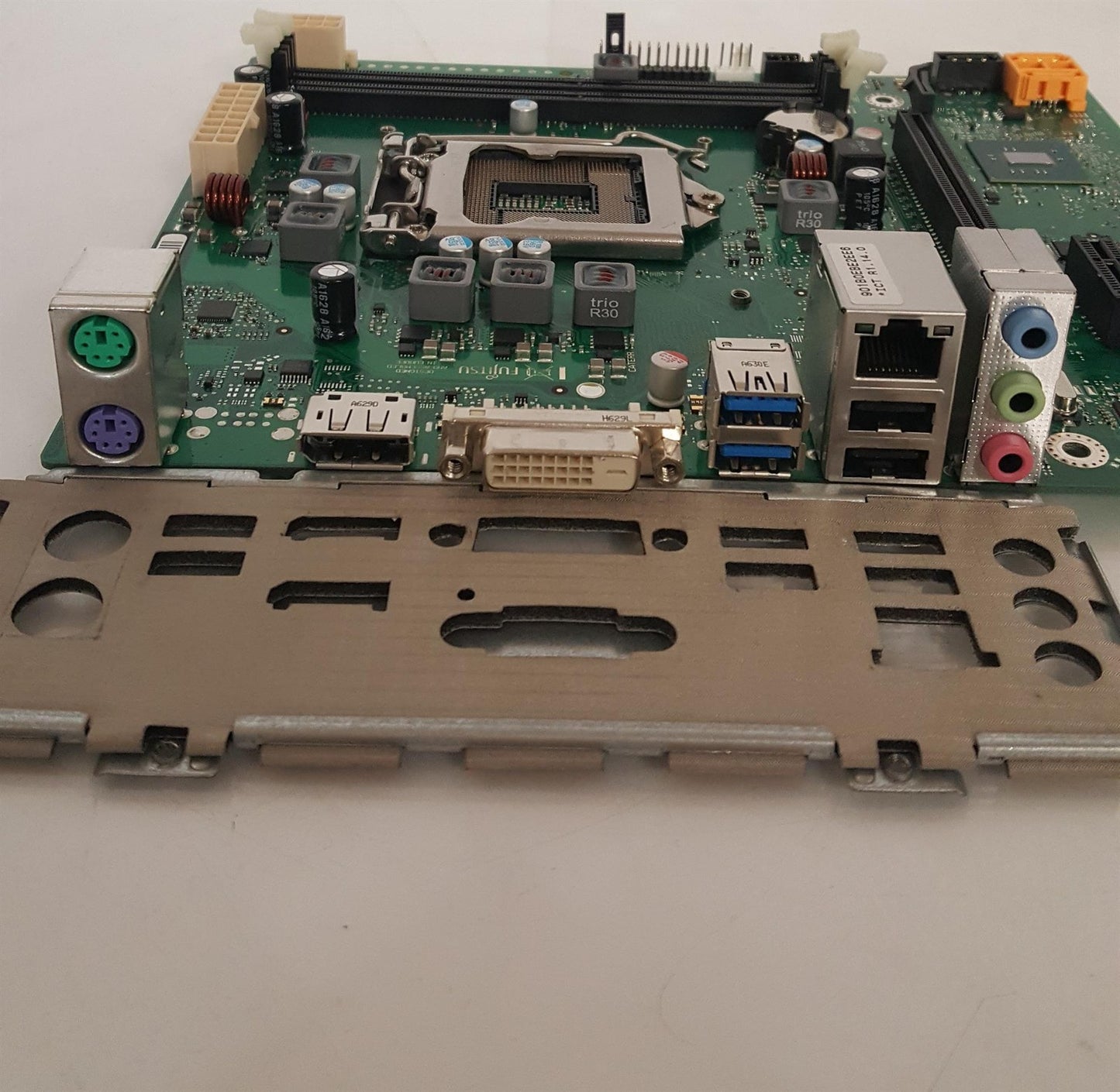 Fujitsu P556/e85 Socket LGA 1151 DDR4 Motherboard With I/O Shield D3400-A11 GS 3