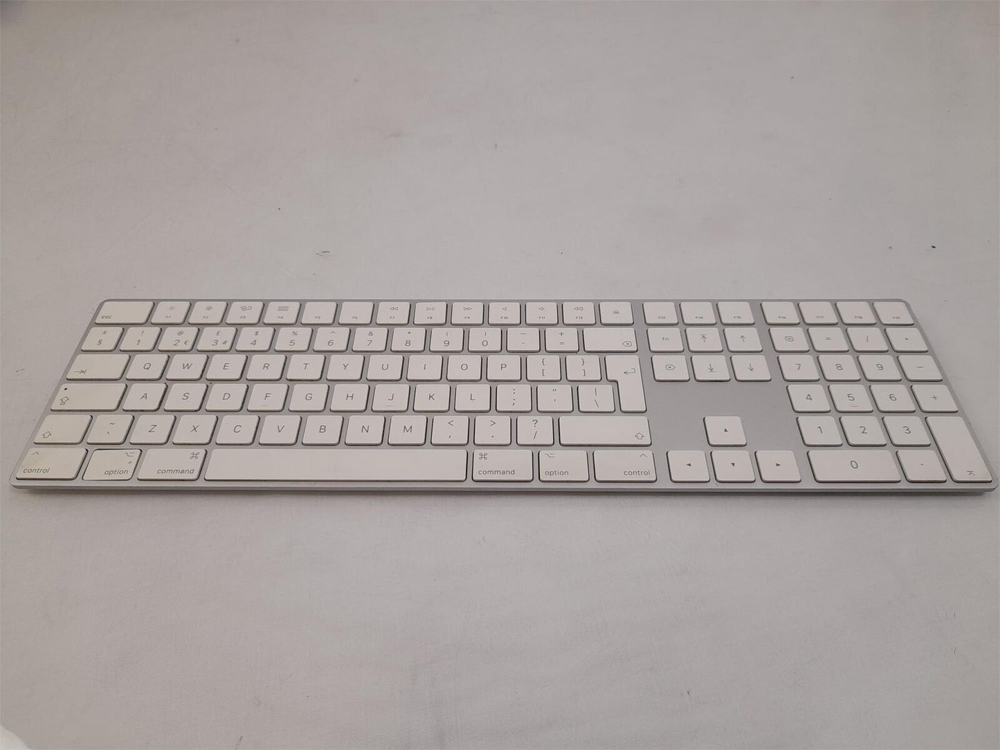 Apple A1843 Magic Bluetooth Wireless UK QWERTY Keyboard - (MQ052B/A)