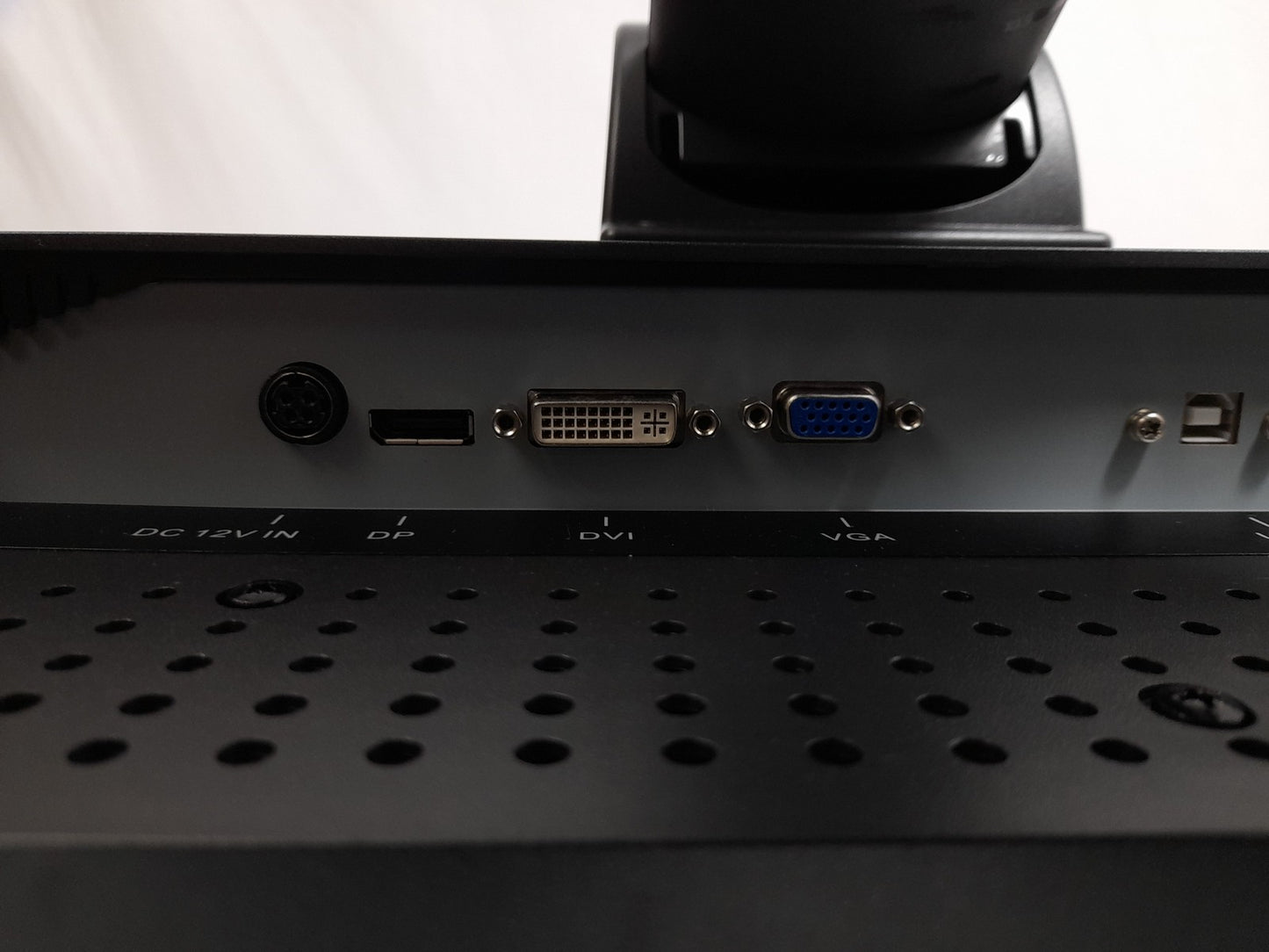 Olorin MedicLine MC241D 24" DVI-D VGA 1920 x 1200 Monitor With Short Stand