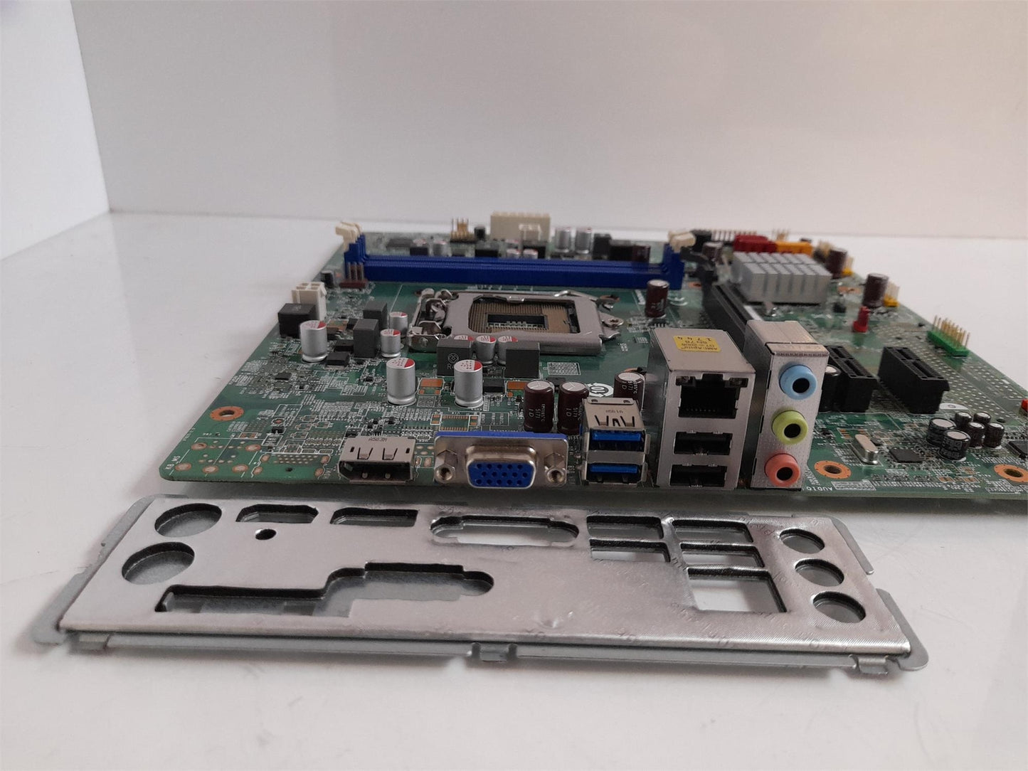 Lenovo ThinkCentre E73 Socket LGA1150 Motherboard With I/O Shield 00KT254