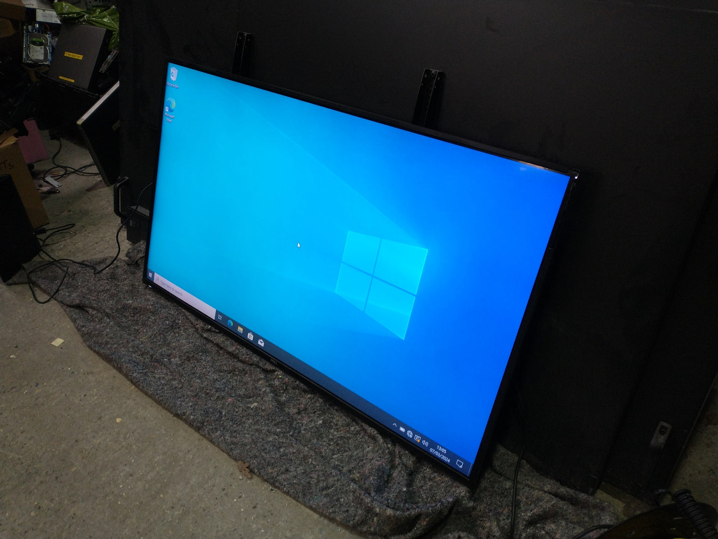 Dell C5519Q 55 Inch 4K Ultra HD HDMI Conference Room Monitor - Cracked Bezel