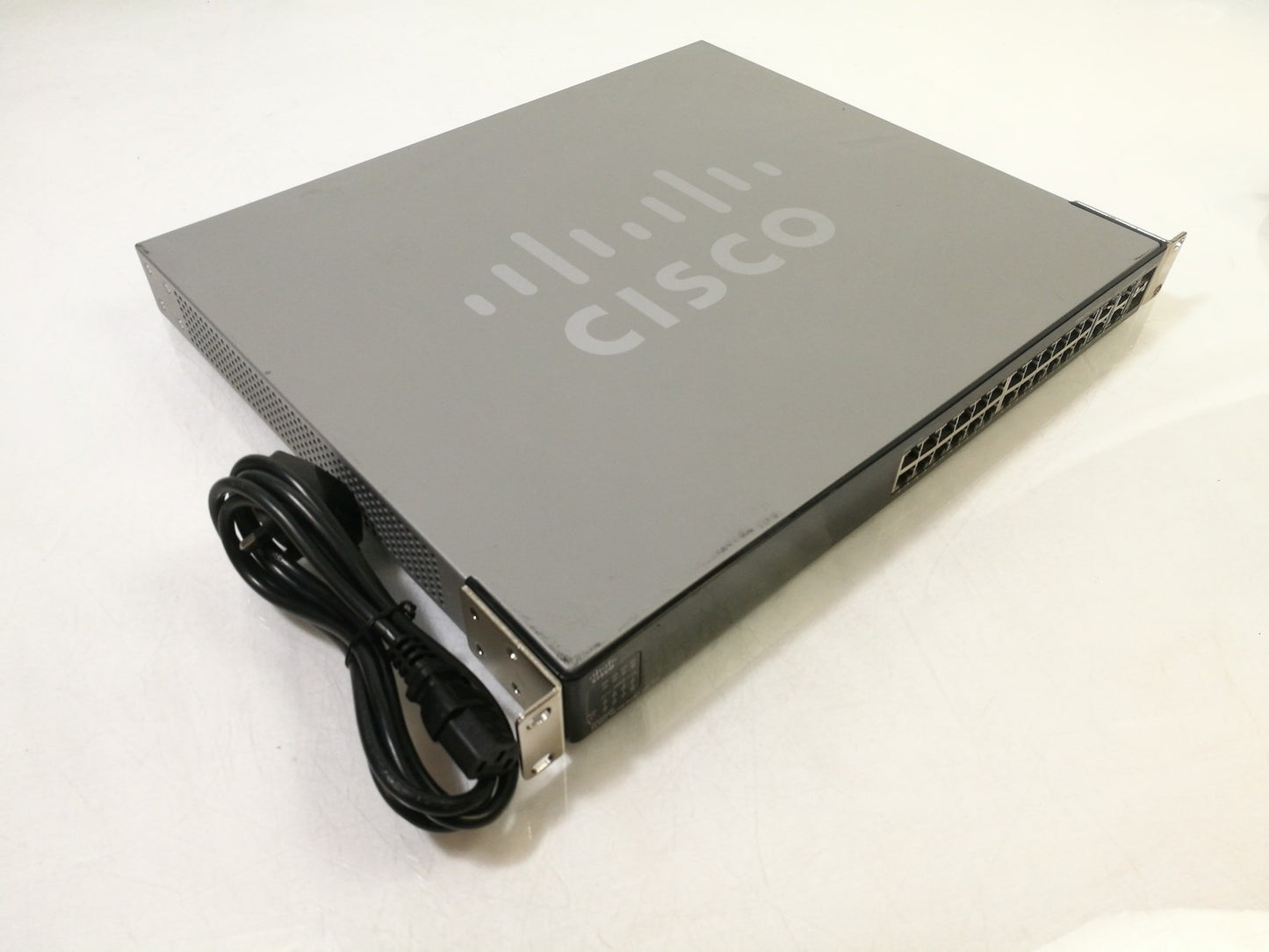 Cisco SFE2000P 24 Port 10/100 PoE Ethernet Network Switch - With Rack Ears