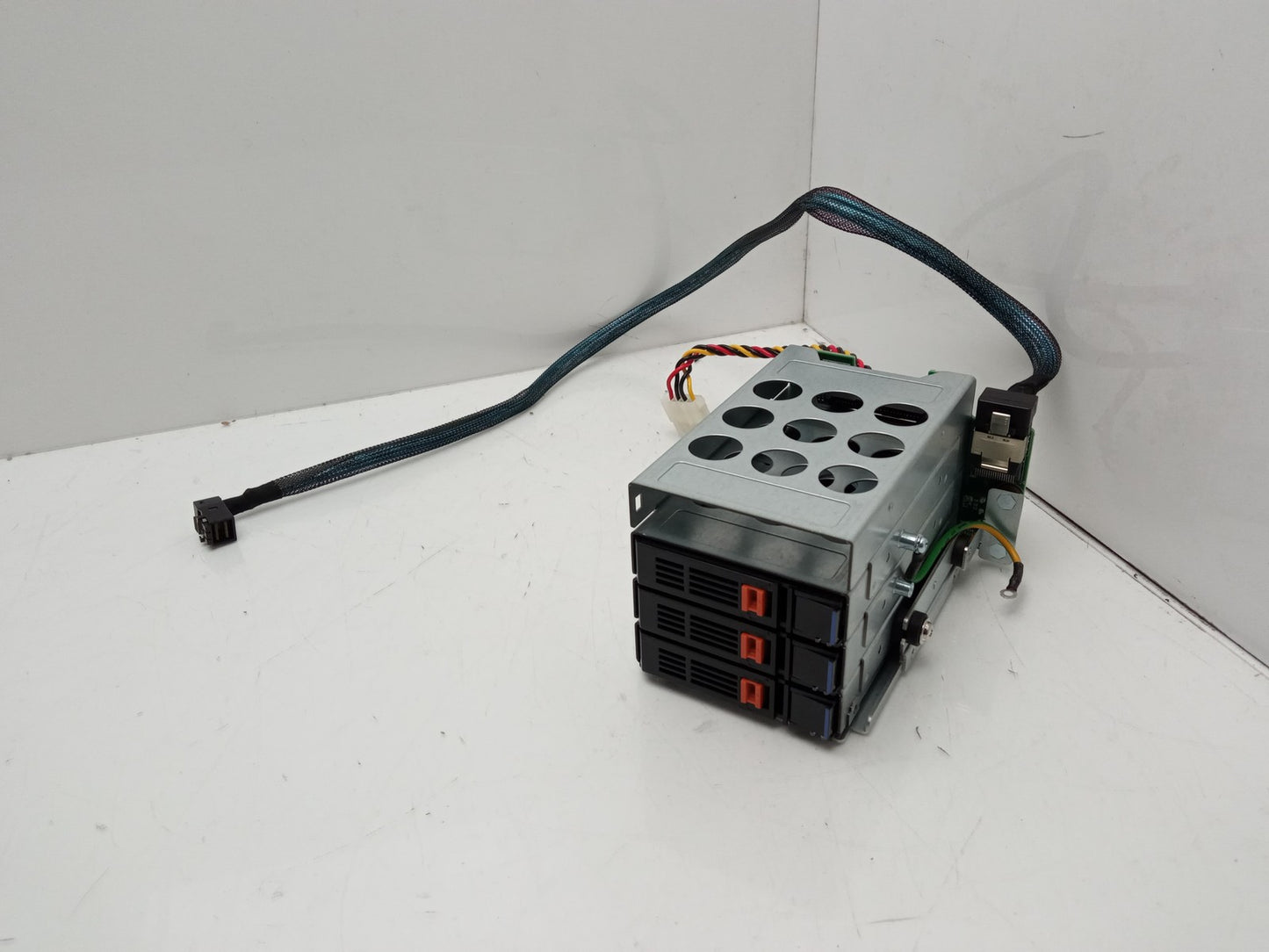 Advantech SKY-8201 4 Bay 2.5" HDD Bay With 3x Caddies and Cable GSMB-6000