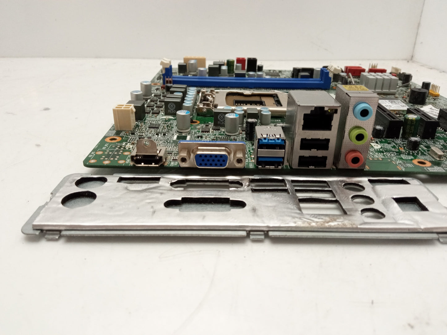 Lenovo ThinkCentre M700 LGA1151 DDR4 MicroATX Motherboard w/ I/O Shield 01AJ166