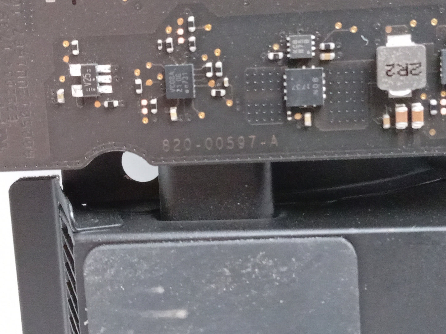 Apple iMac 21.5 in A1418 Socket LGA1151 DDR4 Logic Board w/ Heatsink 820-00597-A