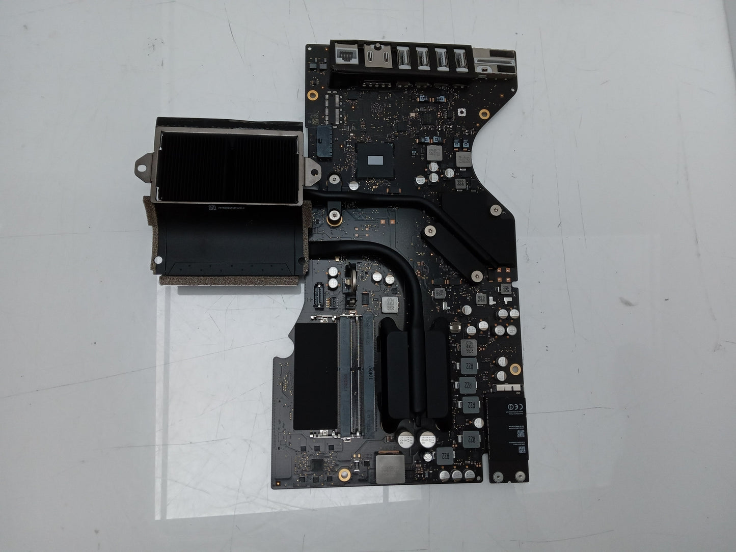 Apple iMac 21.5 in A1418 Socket LGA1151 DDR4 Logic Board w/ Heatsink 820-00597-A