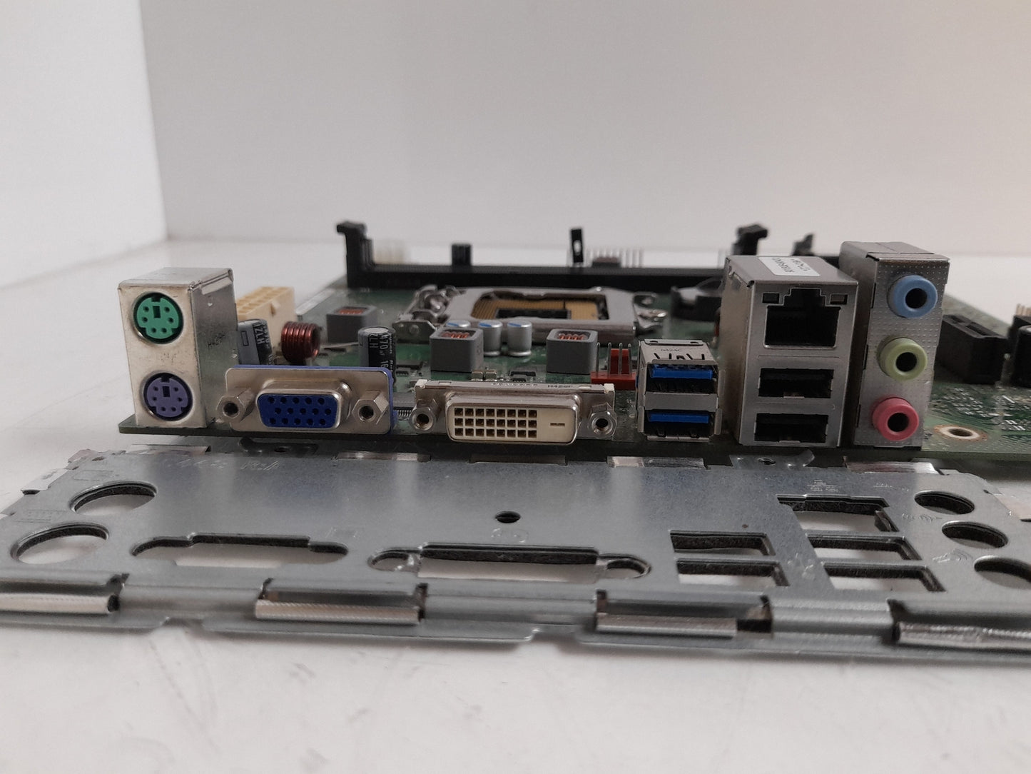 Fujitsu D3230-A13 GS 4 Socket LGA 1150 DDR3 Micro ATX Motherboard wI/O Shield