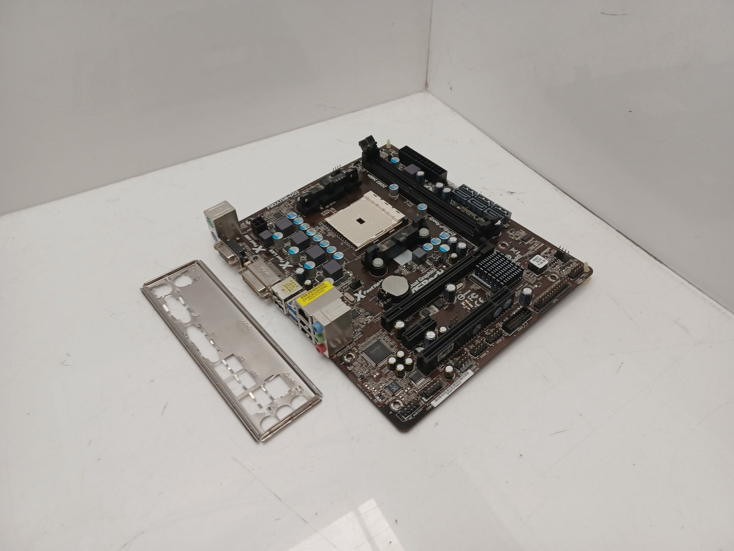 ASRock FM2A75M-DGS Socket FM2 M-ATX DDR3 Motherboard With I/O Shield