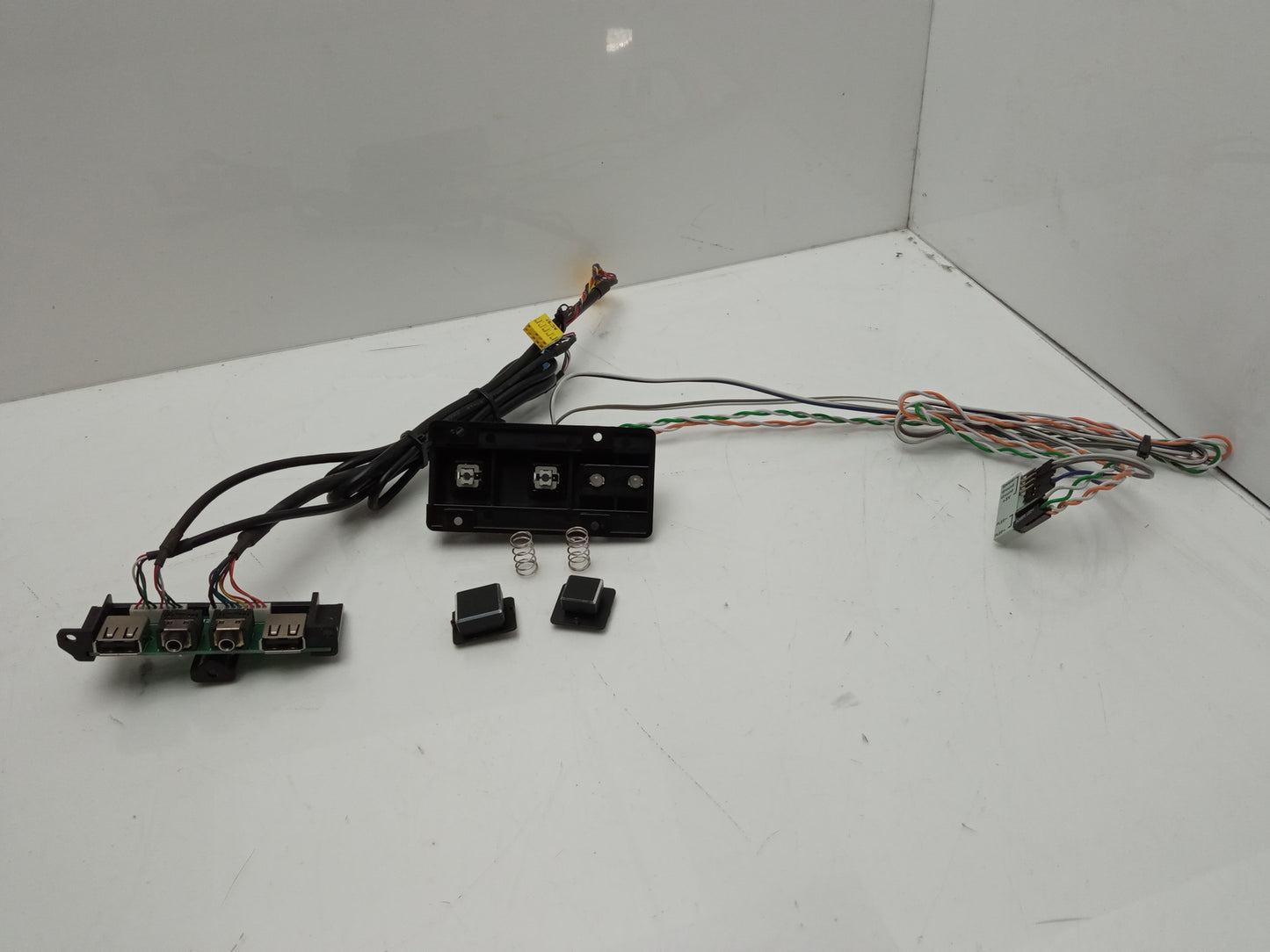 SilverStone Grandia GD04 HTPC USB 2.0 Front Panel I/O Ports And Power Button