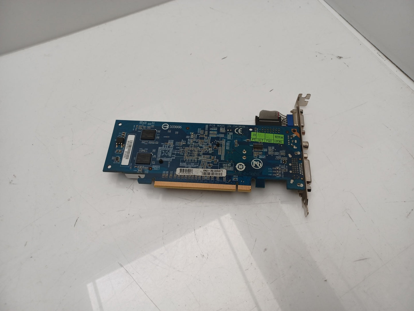 GIGABYTE GeForce 7200GS 256MB 64-bit GDDR2 PCI-E Graphics Card GV-NX72G512E2