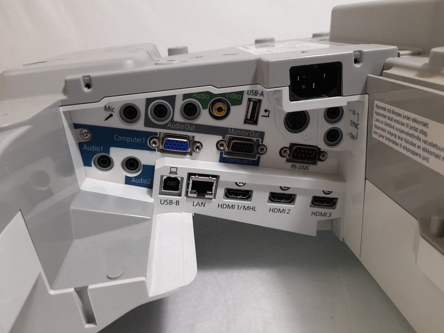 Epson H740B EB-695WI Short Throw Projector - 810 Lamp Hours