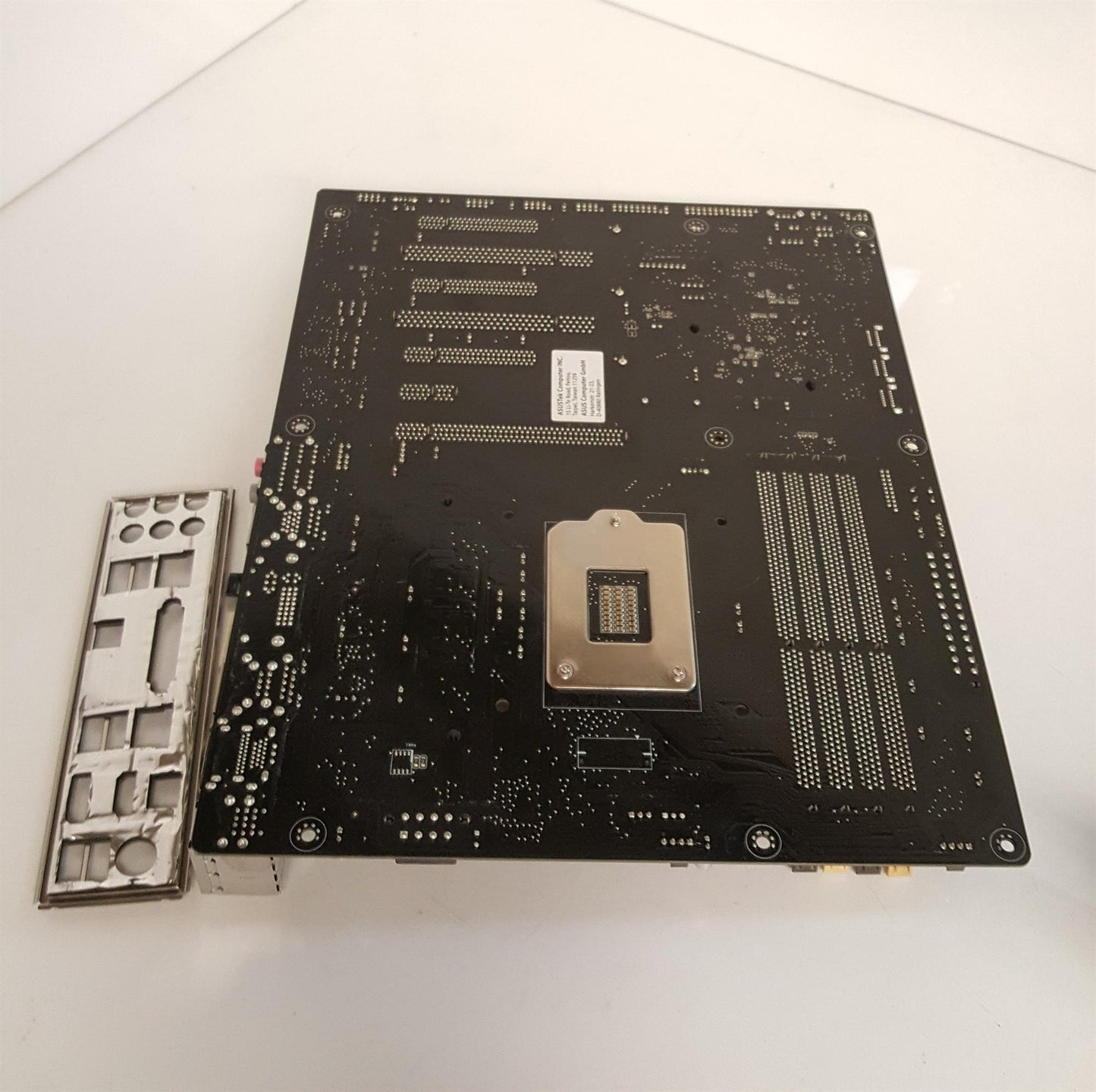 ASUS P9D WS Socket LGA1150 DDR3 ATX Motherboard With I/O Shield