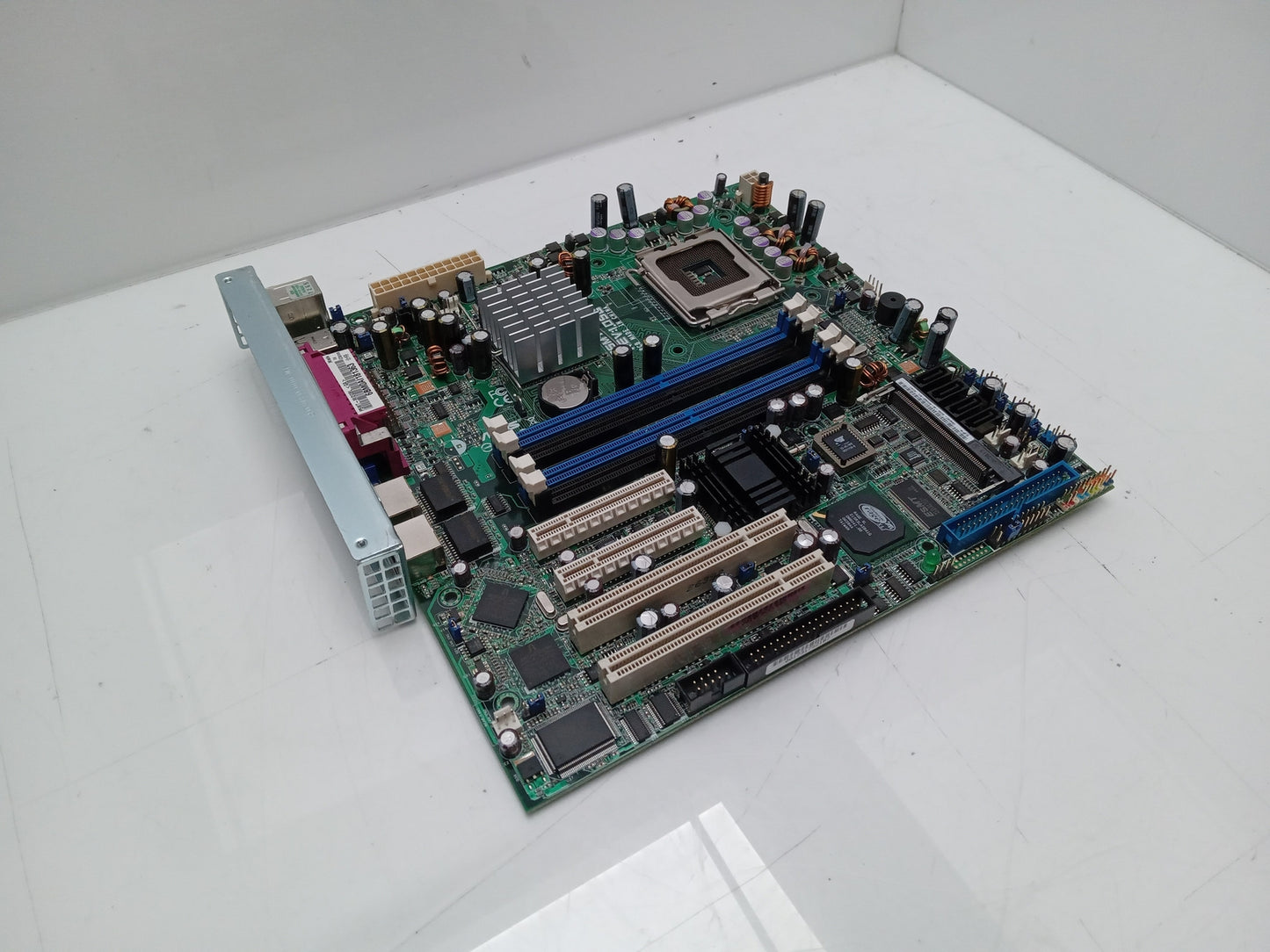 ASUS P5MT-M Socket LGA775 DDR2 Micro-ATX Workstation Motherboard