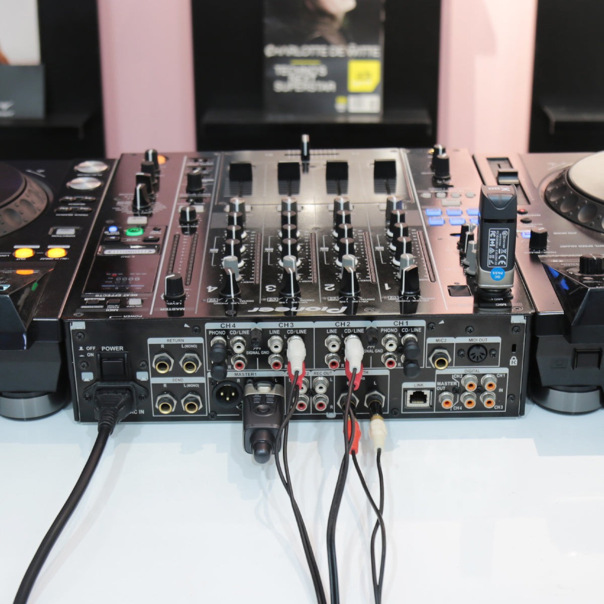 Xvive XU3D Dual U3 Wireless Audio Mixer System