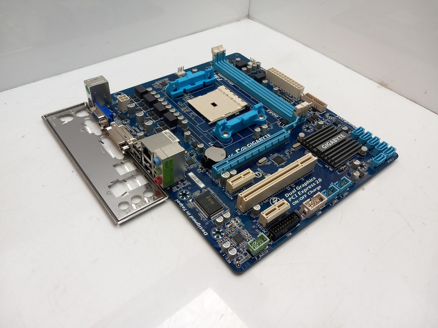 GIGABYTE GA-A55M-S2V Socket FM1 DDR3 PCIe Motherboard with I/O Shield