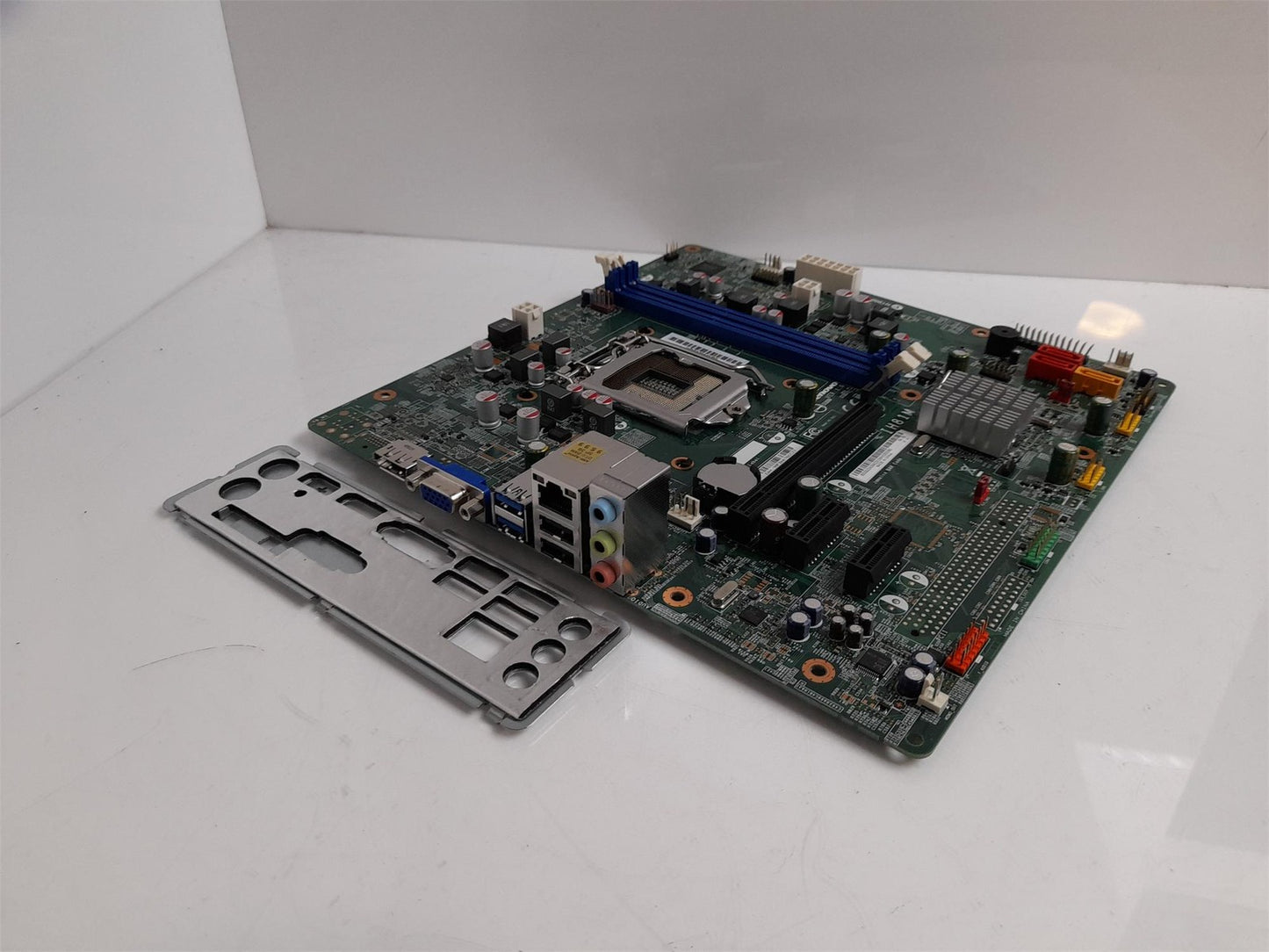 Lenovo ThinkCentre E73 Socket LGA1150 Motherboard With I/O Shield IH81M