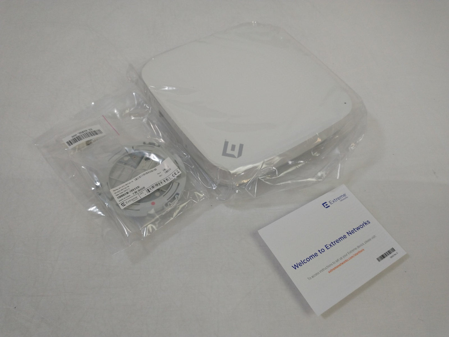 Extreme Networks AP510C-WW 802.11ax Wi-Fi 6 High Capacity Wireless Access Point
