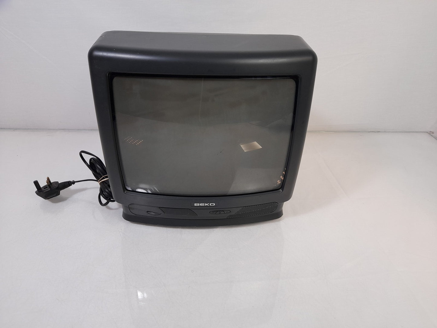 Beko 14213RDS 14" Colour TV Retro Vintage Gaming CRT