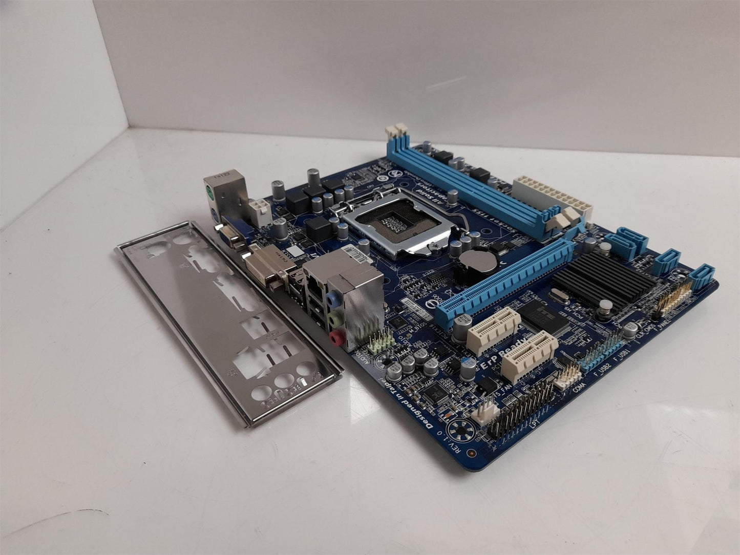 GIGABYTE GA-H61M-DS2 DVI Socket LGA1155 DDR3 Micro ATX Motherboard With I/O
