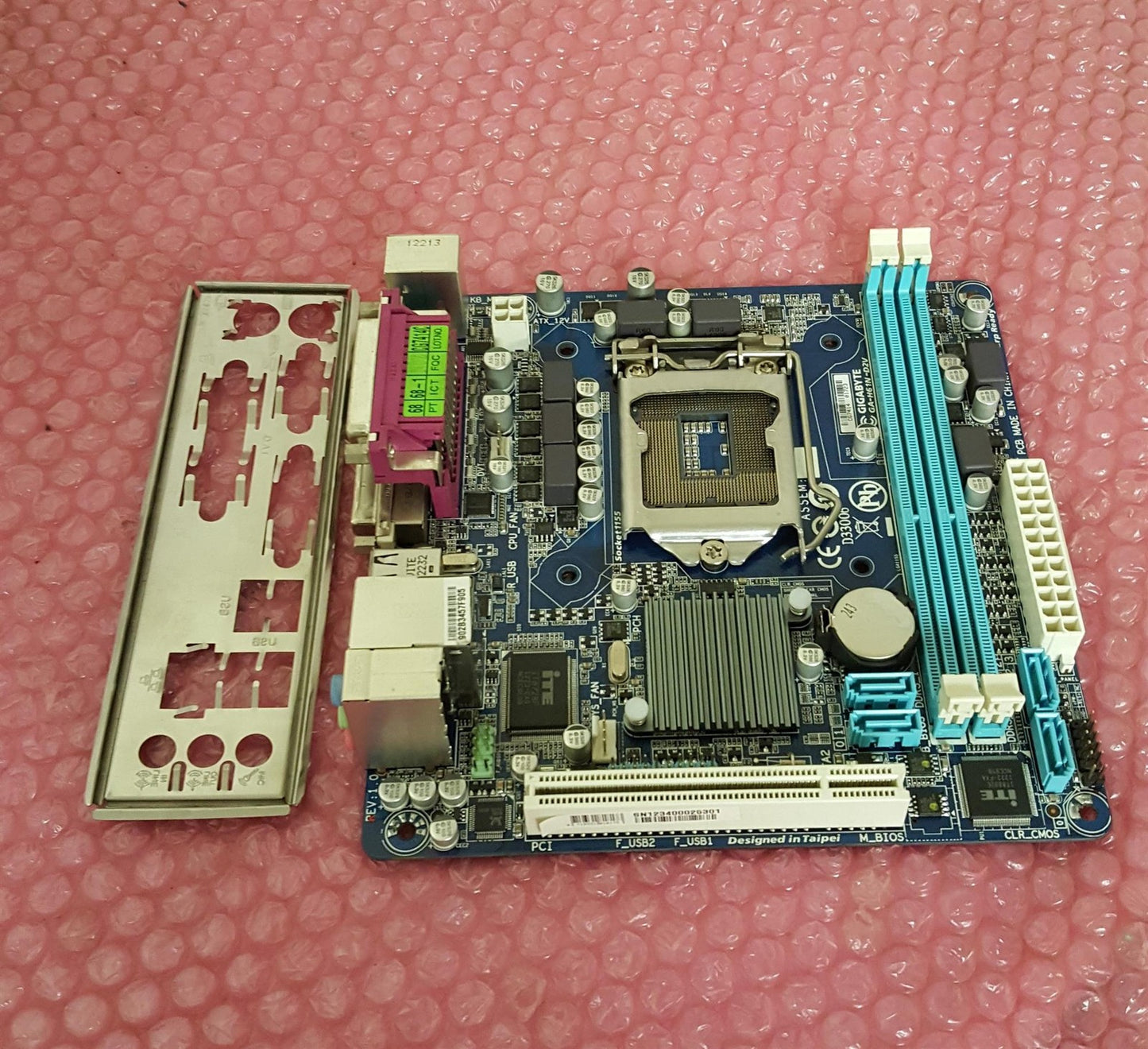 GIGABYTE GA-H61N-D2V Socket LGA1155 DDR3 Micro ATX Motherboard With I/O Shield