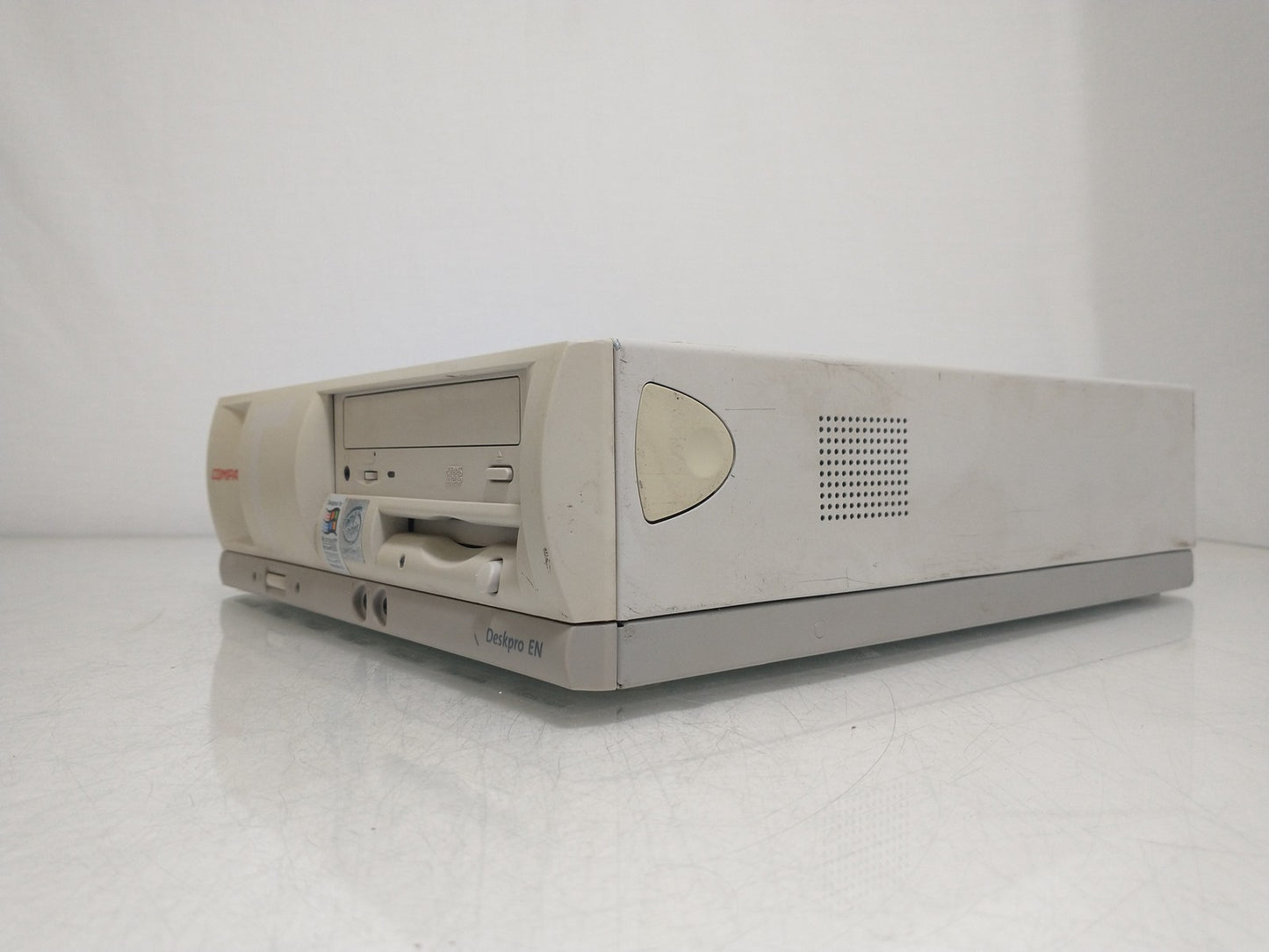 Vintage Compaq Deskpro EN PC Pentium III 933 MHz 384MB 40GB HDD With CRT
