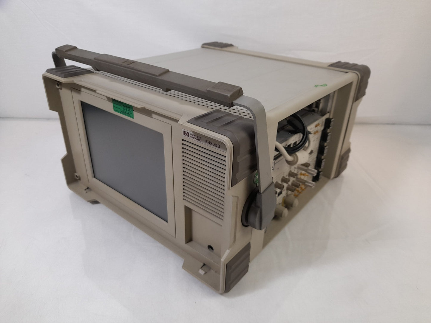 HP E4220B Portable 7-Slot VXI Mainframe - Spares Or Repair