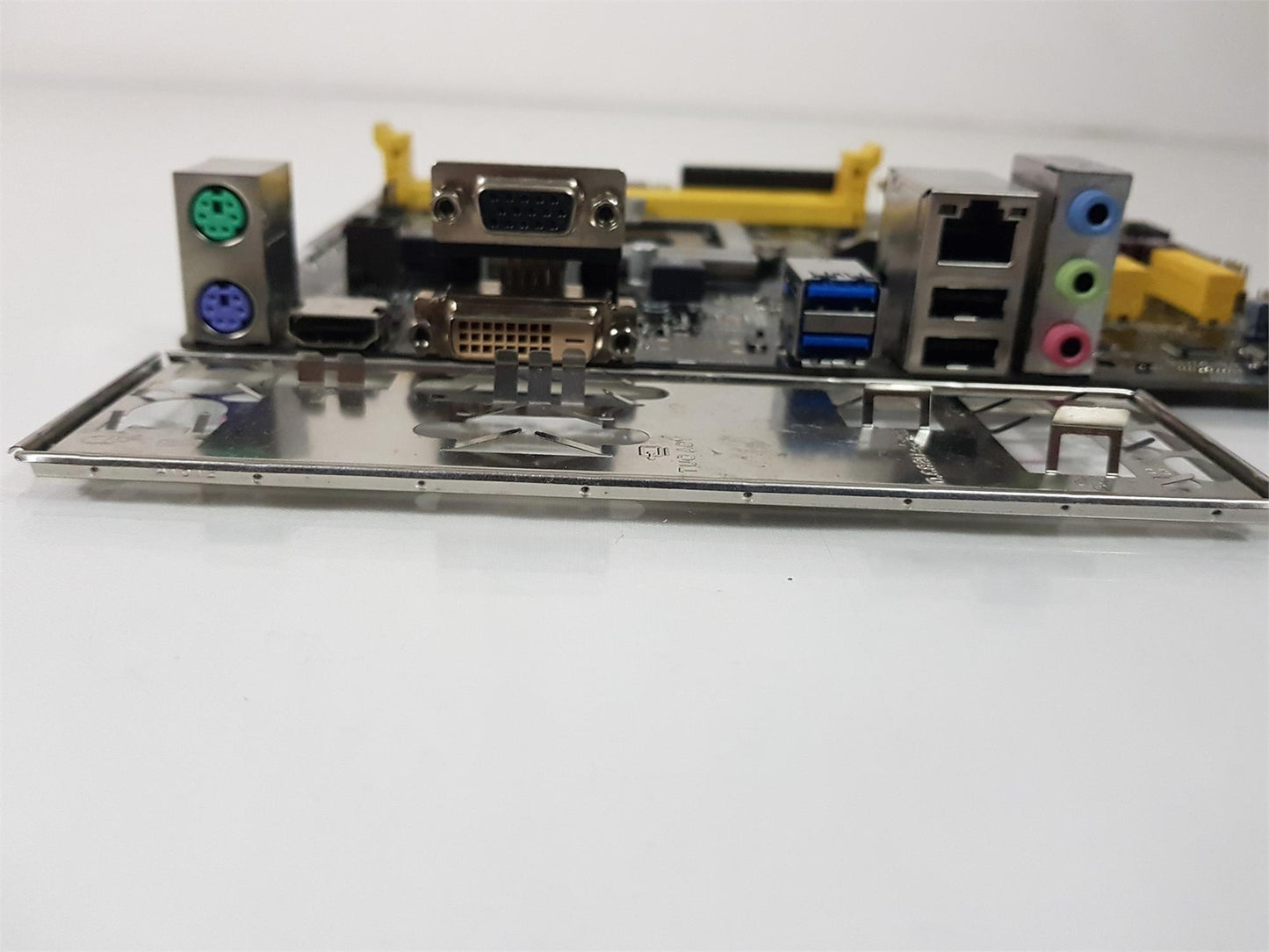 ASUS H81M-P Plus Socket LGA1150 DDR3 MicroATX Motherboard with I/O Shield