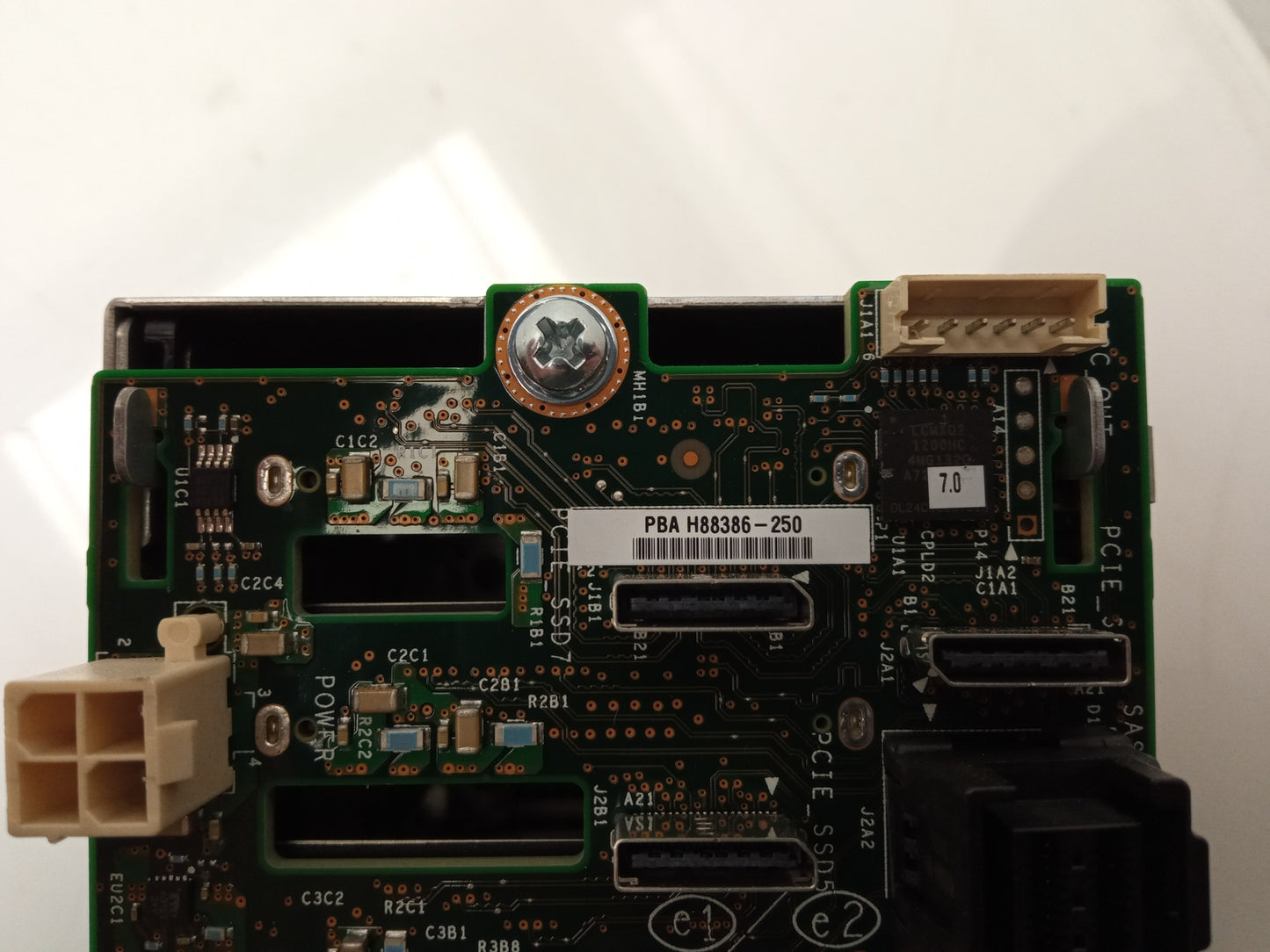 Intel RR2000 2.5" 8 Bay SAS SATA Hard Drive Backplane Cage and Caddy H88386-250