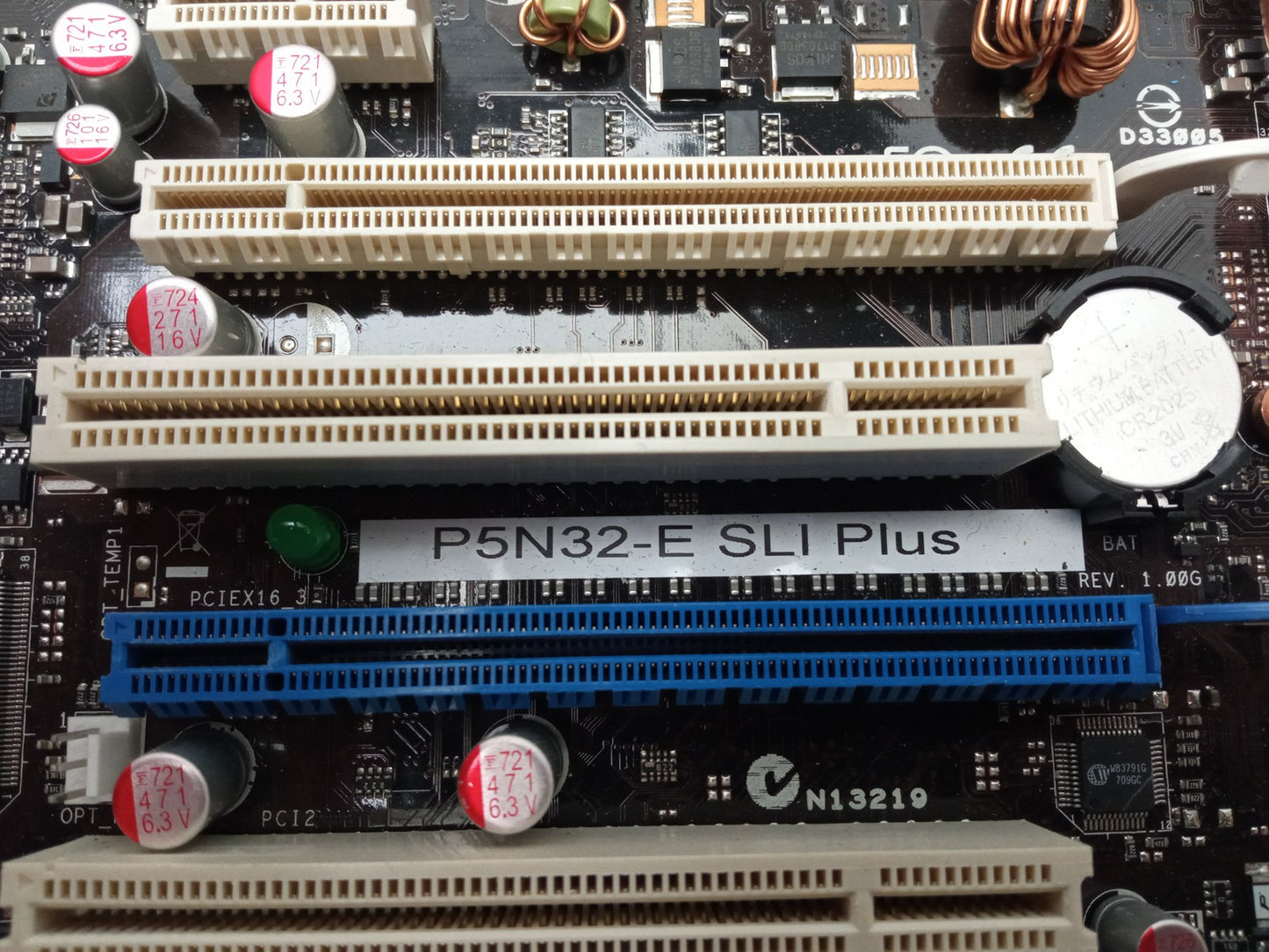 ASUS P5N32-E SLI PLUS DDR2 ATX Core 2 Duo 2.40 GHz Motherboard With I/O Shield