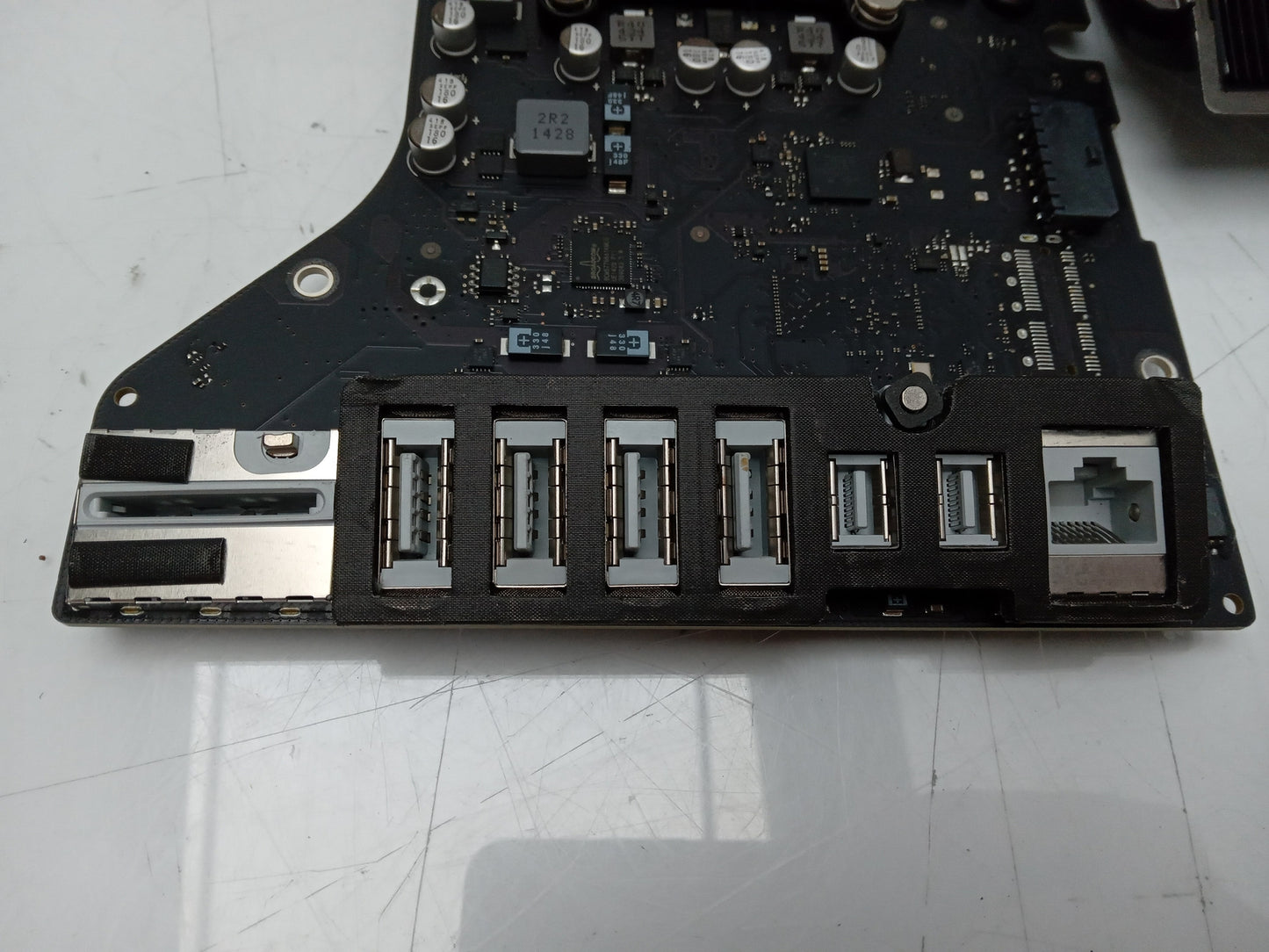 Apple iMac A1418 21.5 Inch 2014 Logic Board with i5-4260U 1.40 GHz 820-4668-A