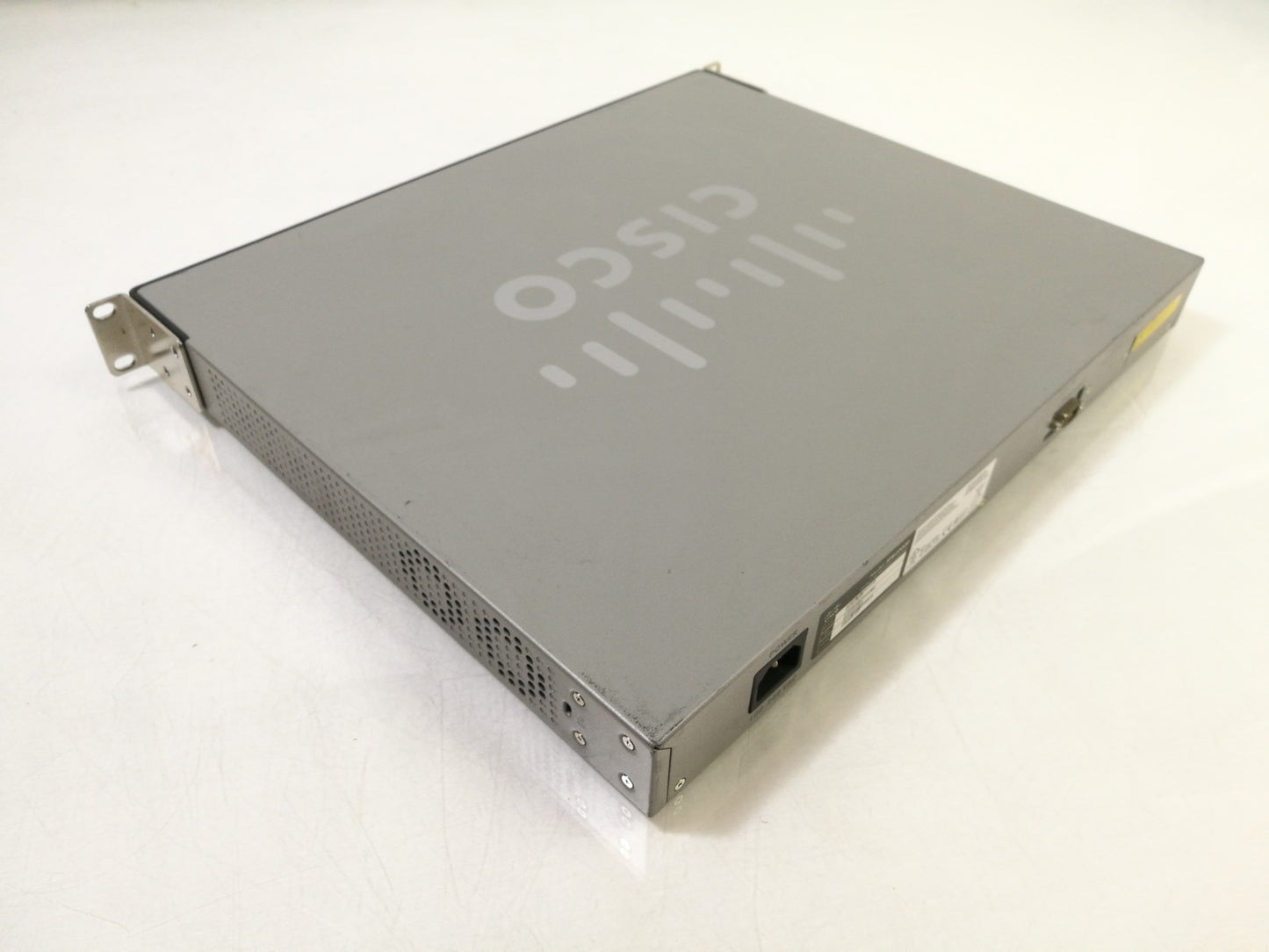 Cisco SFE2000P 24 Port 10/100 PoE Ethernet Network Switch - With Rack Ears