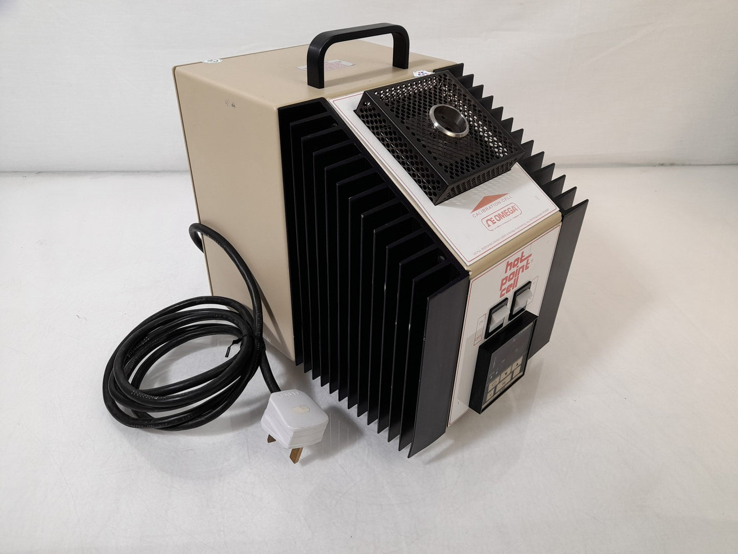 OMEGA CL900 Hot Point Cell Dry Block Temperature Calibrator (40-900°F)