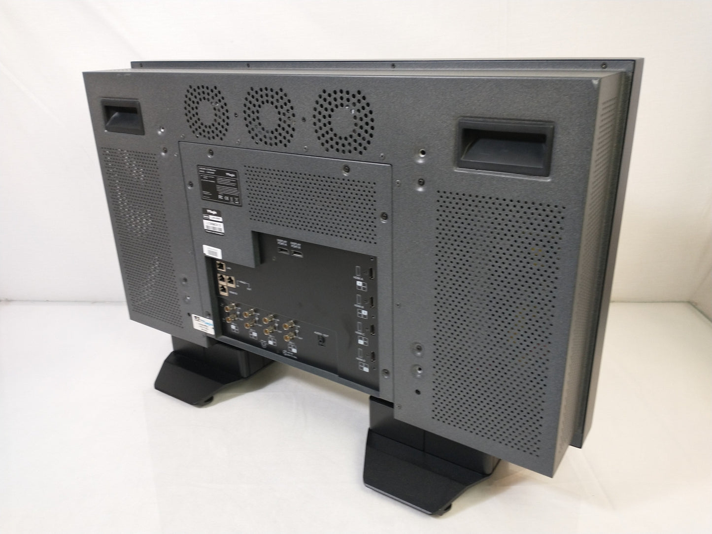 TVLogic LUM-300W 30" SDI HDMI DP 4096x2160 Broadcast Monitor With Stand