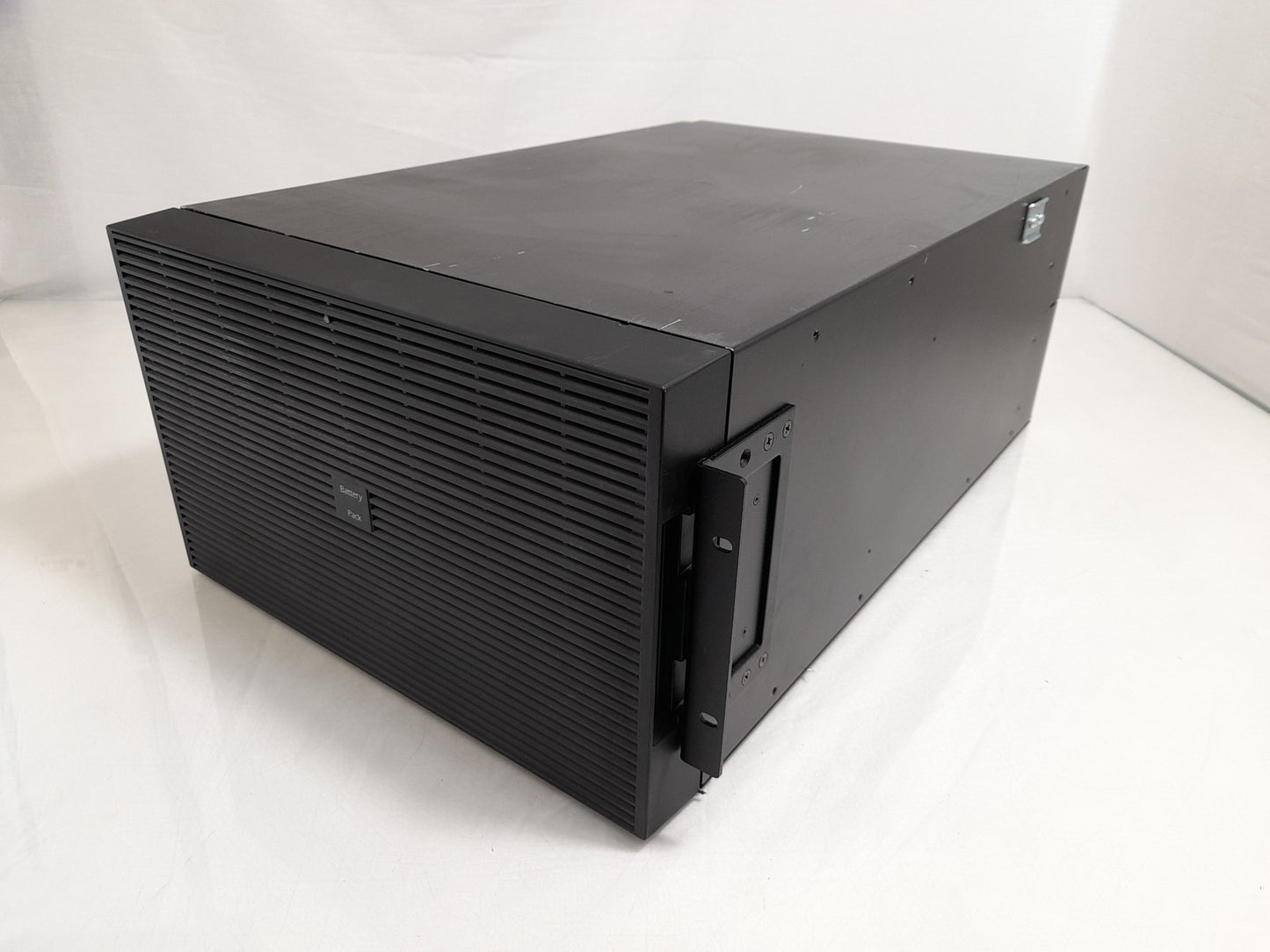 APC SURT192RMXLBP2 8 Bay External Battery Pack - No Batteries Or Cartridges